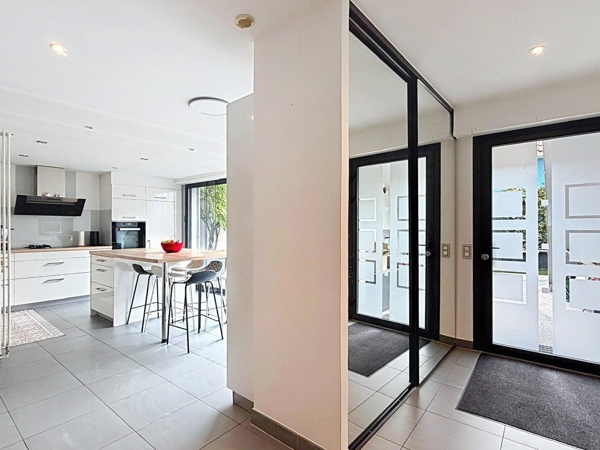 Photo 4 of the listing.