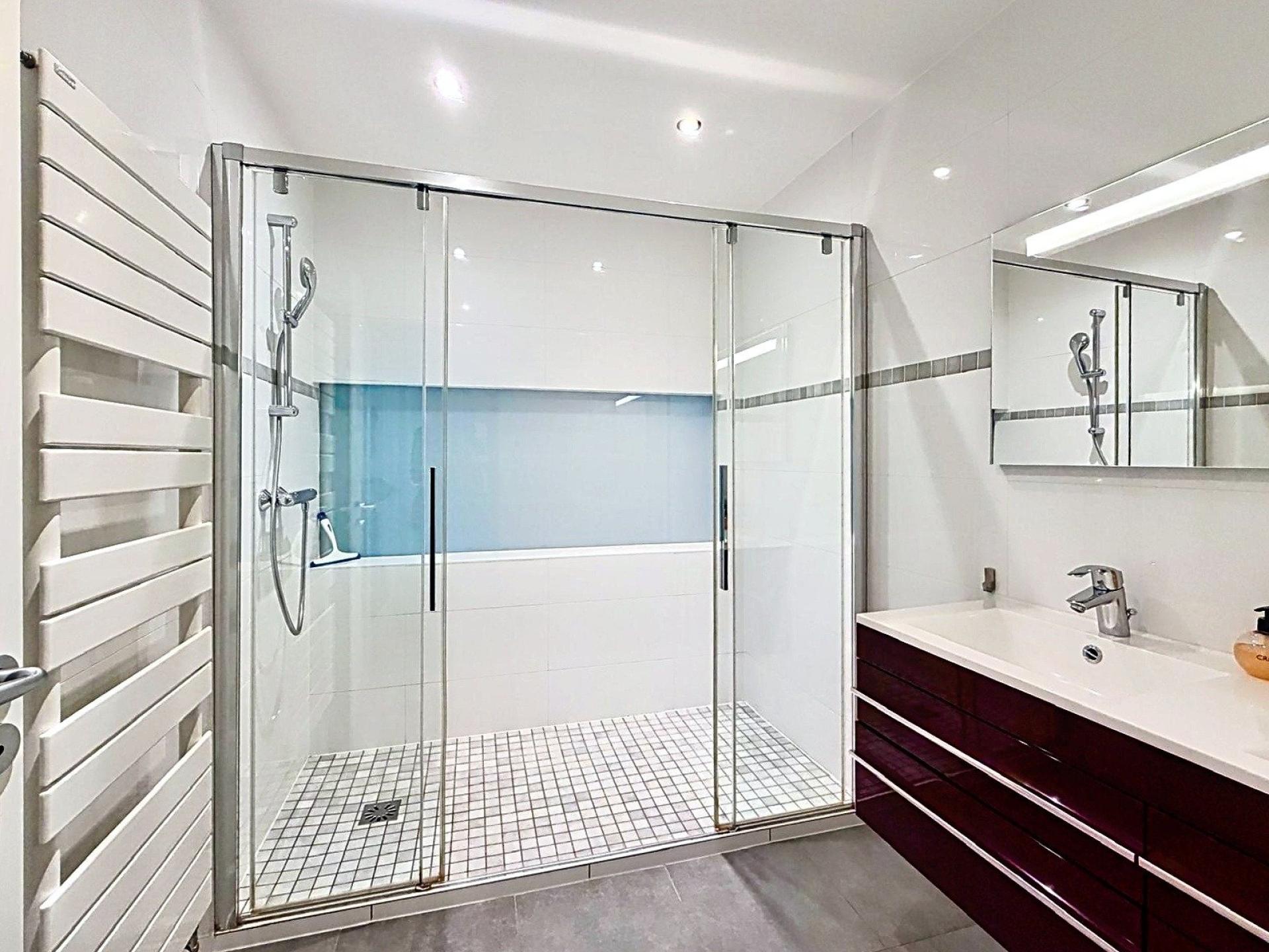Photo 10 of the listing.