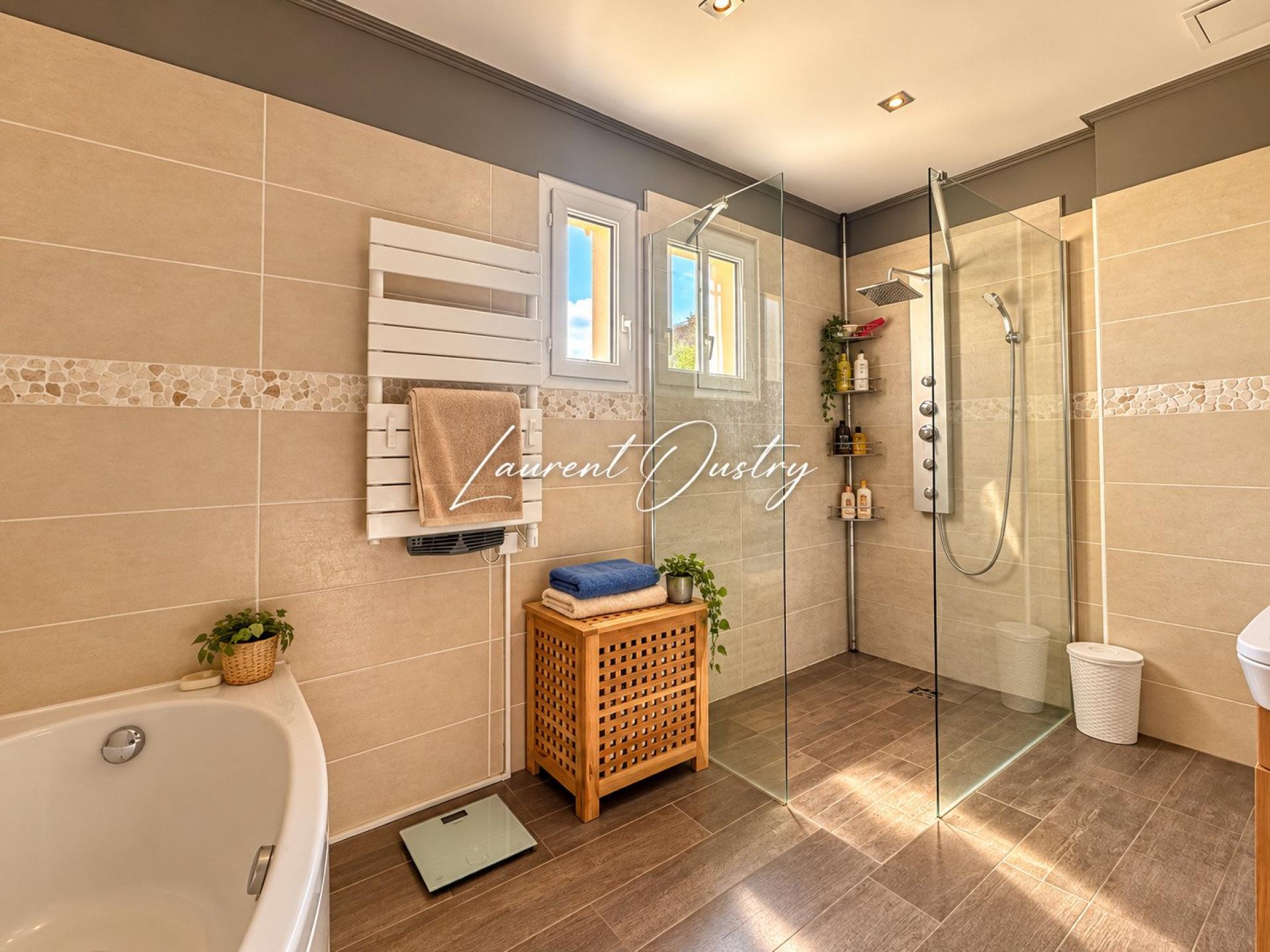 Villa 90 m² – 3 chambres – Piscine – Garage – Panneaux photovoltaïques