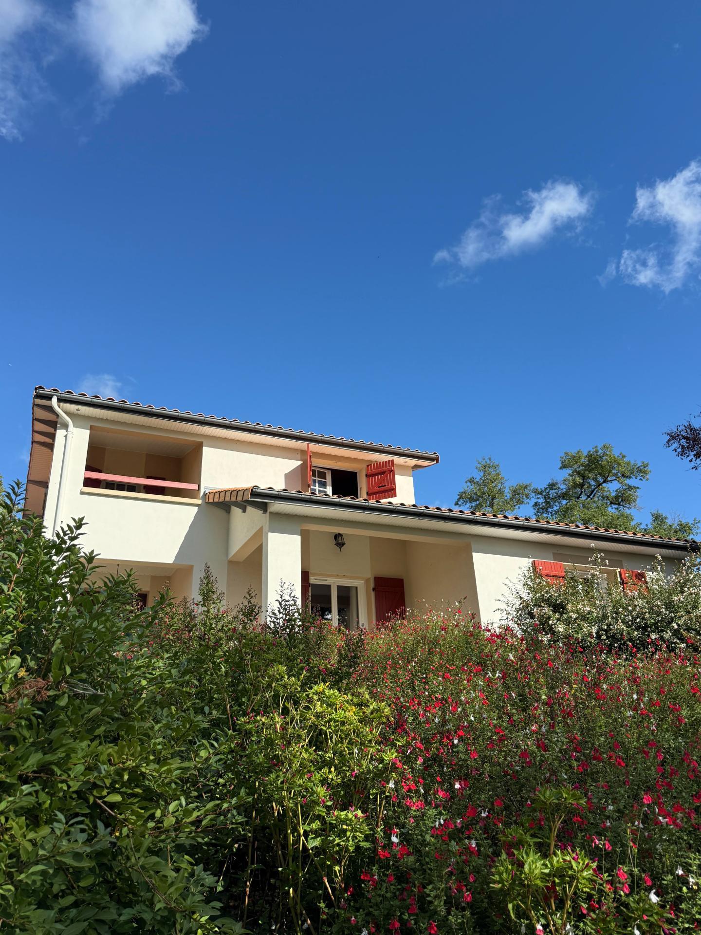 Maison 6 pièces 170 m² · à Étagnac · 170 m² · 282 225 €