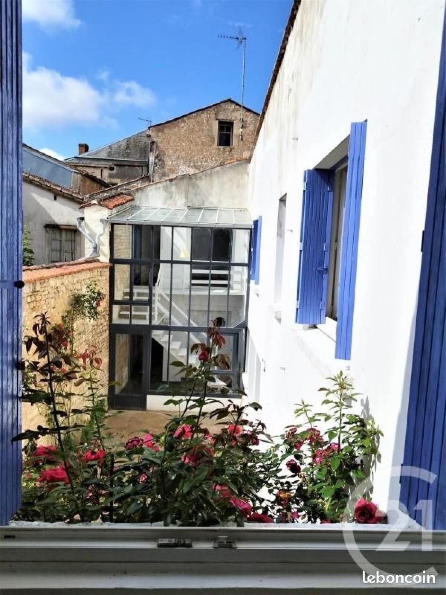Immeuble 1 pièce 177 m² · à Fontenay-le-Comte · 177 m² · 156 933 €