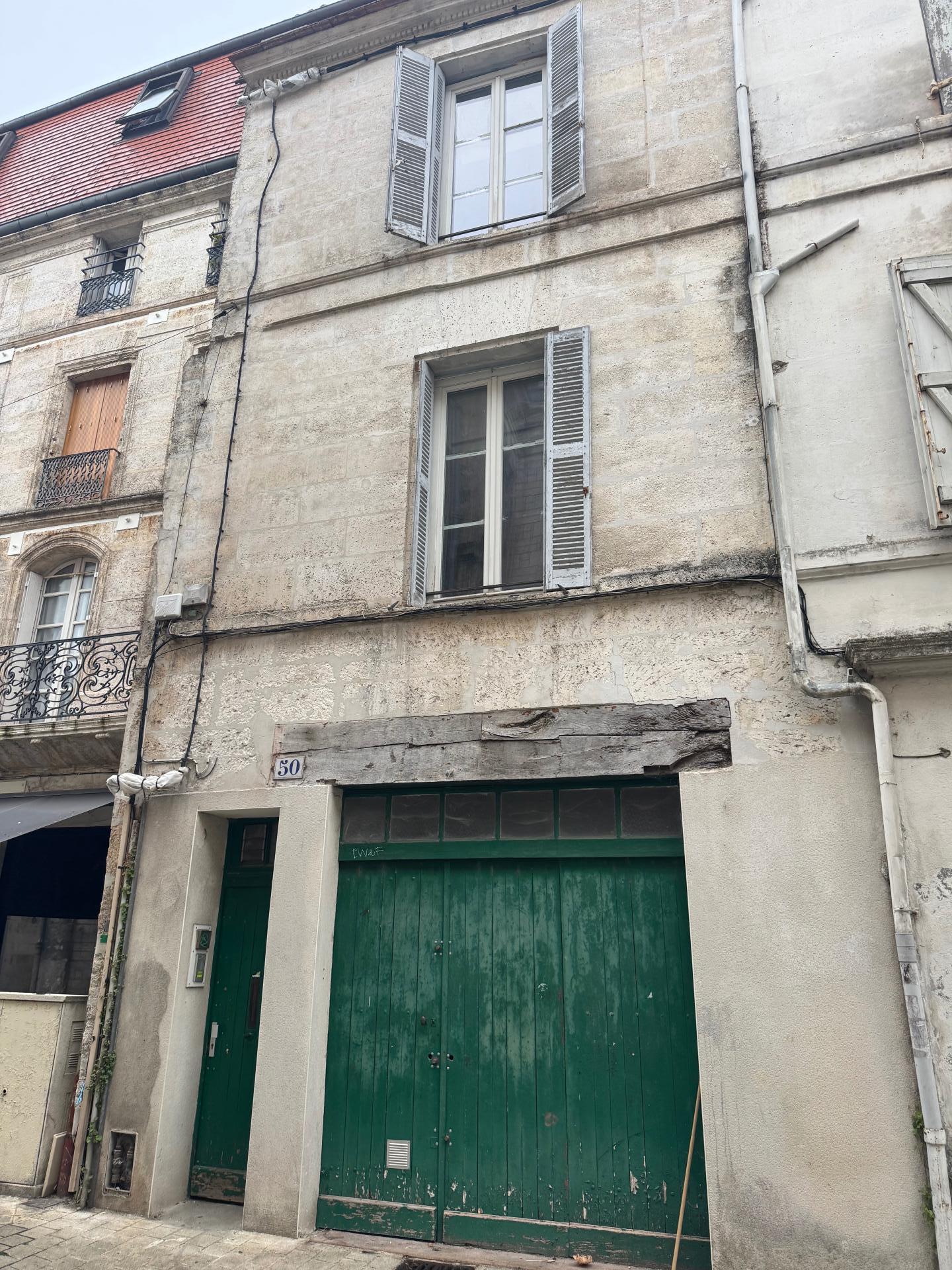 Immeuble 1 pièce 104 m² · à Angoulême · 104 m² · 169 000 €