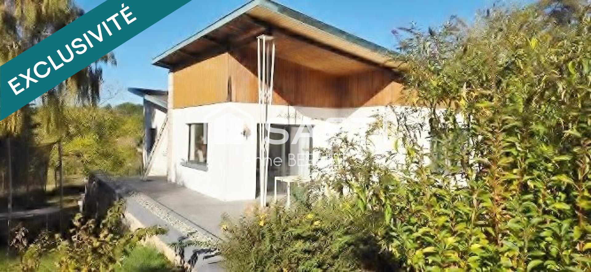 MAISON D'ARCHITECTE A MEZIRE SUR 30 ARES DE TERRAIN
