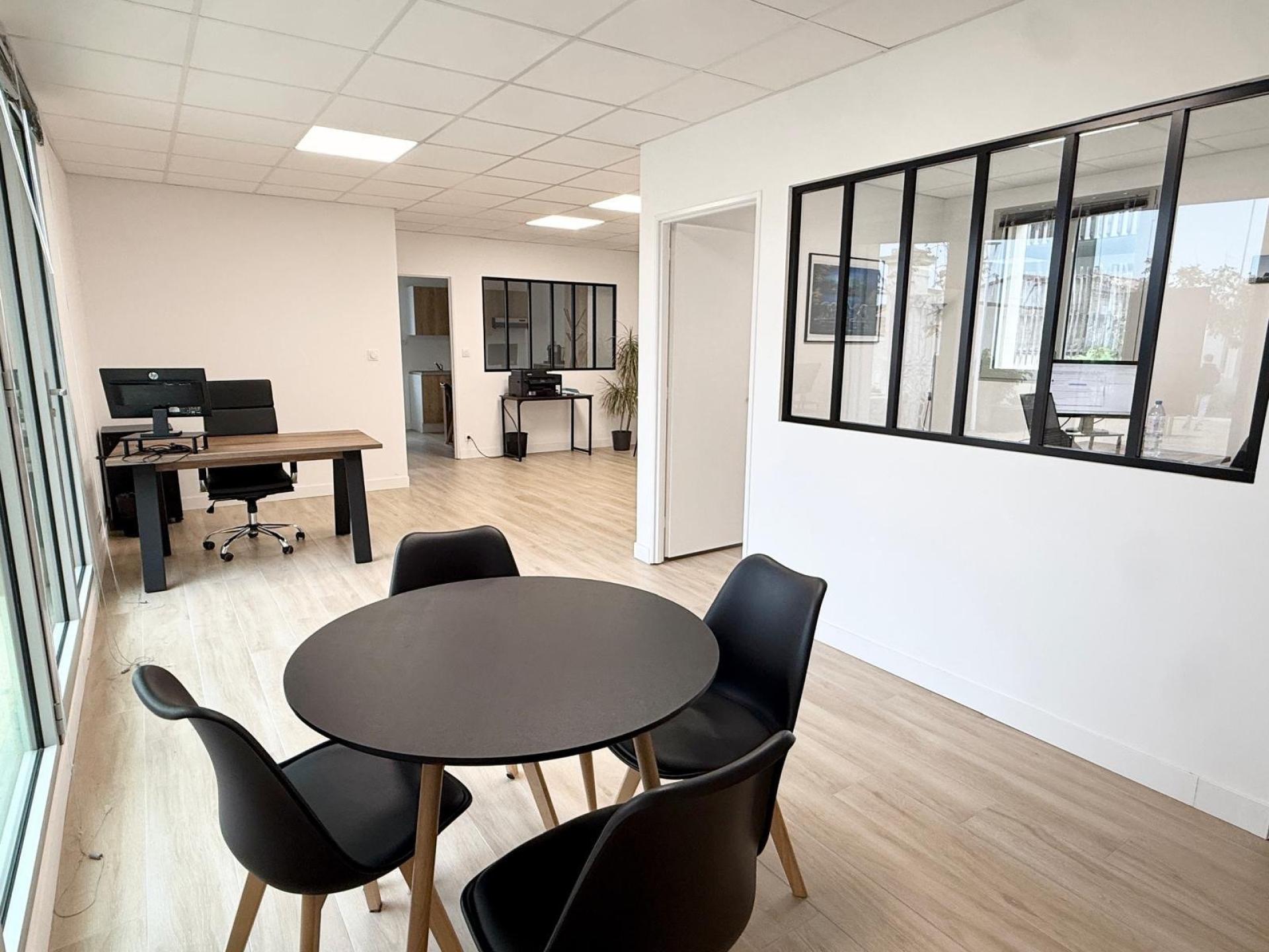 Local commercial 1 pièce 67 m² · à Puilboreau · 67 m² · 223 860 €