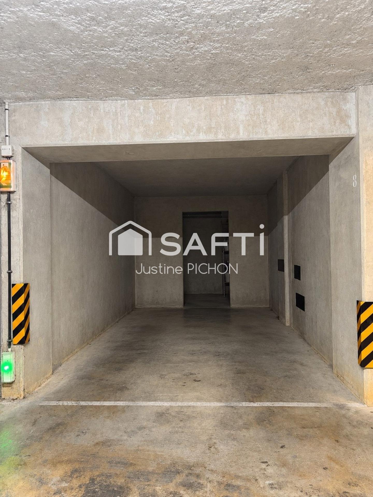 LA CRAU - Garage fermé de 18m²