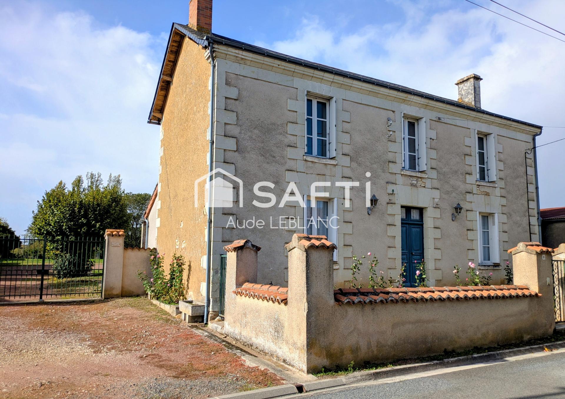 Grande maison familiale avec un jardin clos et arboré