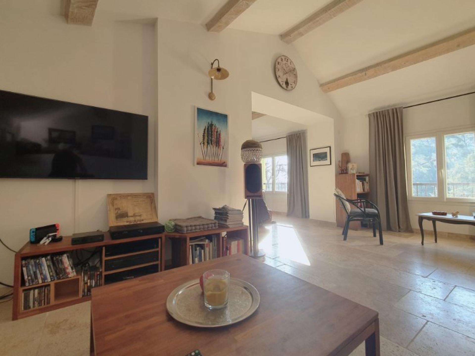 Photo 2 of the listing.