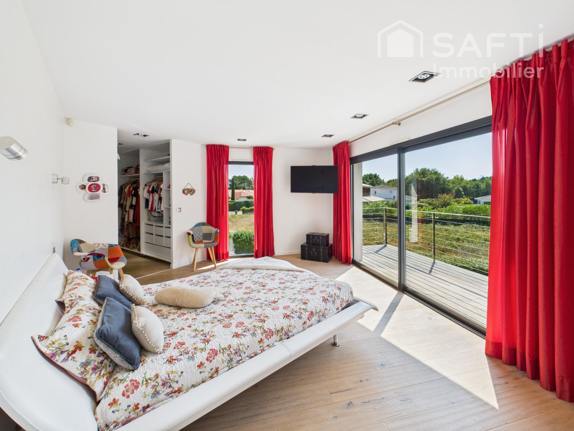 Photo 11 of the listing.