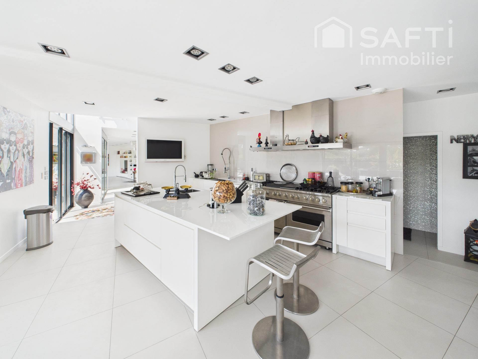 Photo 6 of the listing.