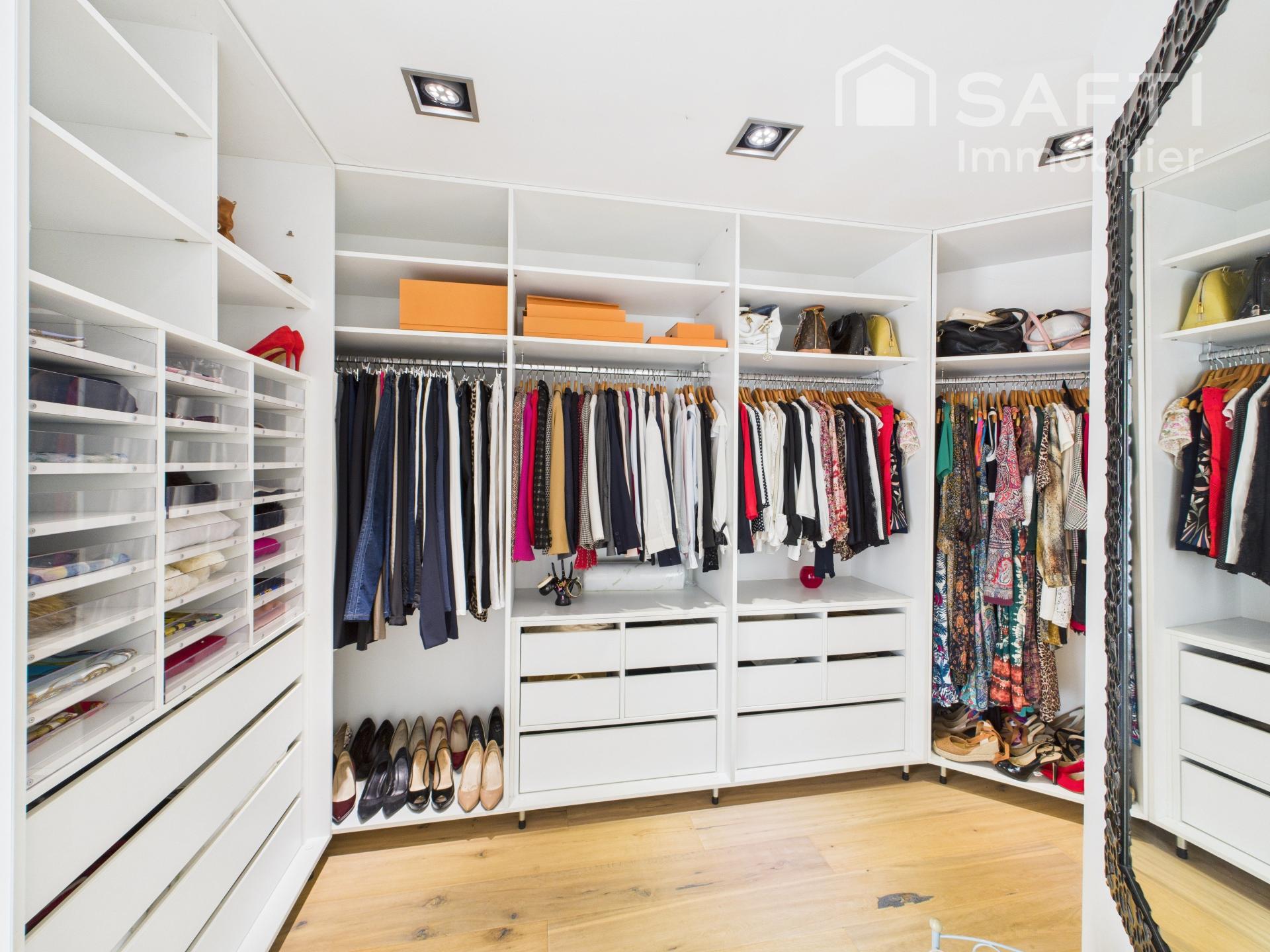 Photo 12 of the listing.