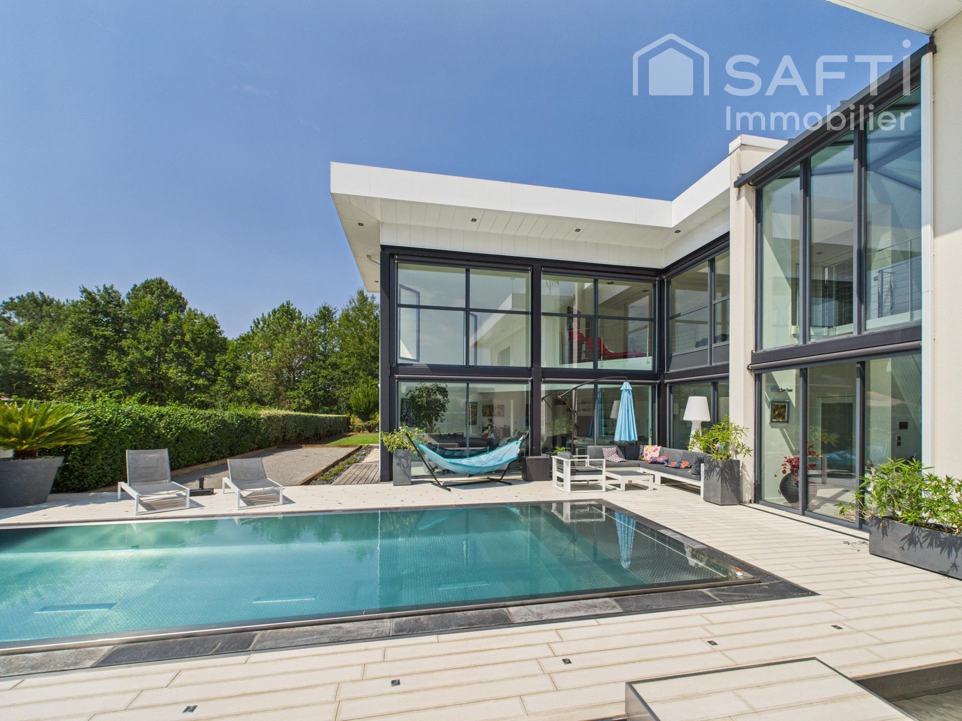 Photo 2 of the listing.