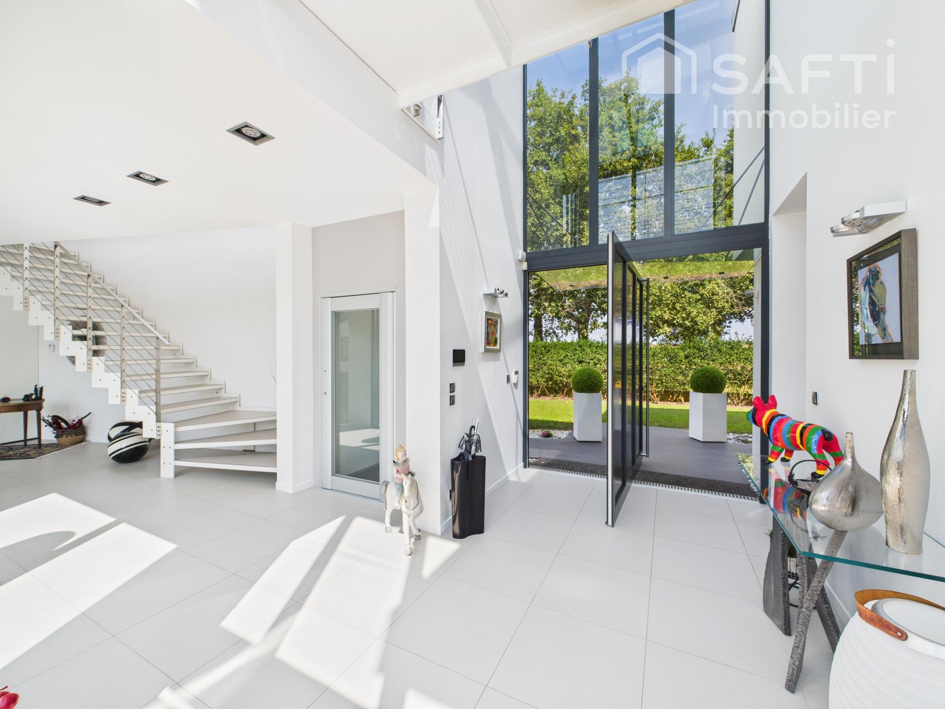 Photo 8 of the listing.