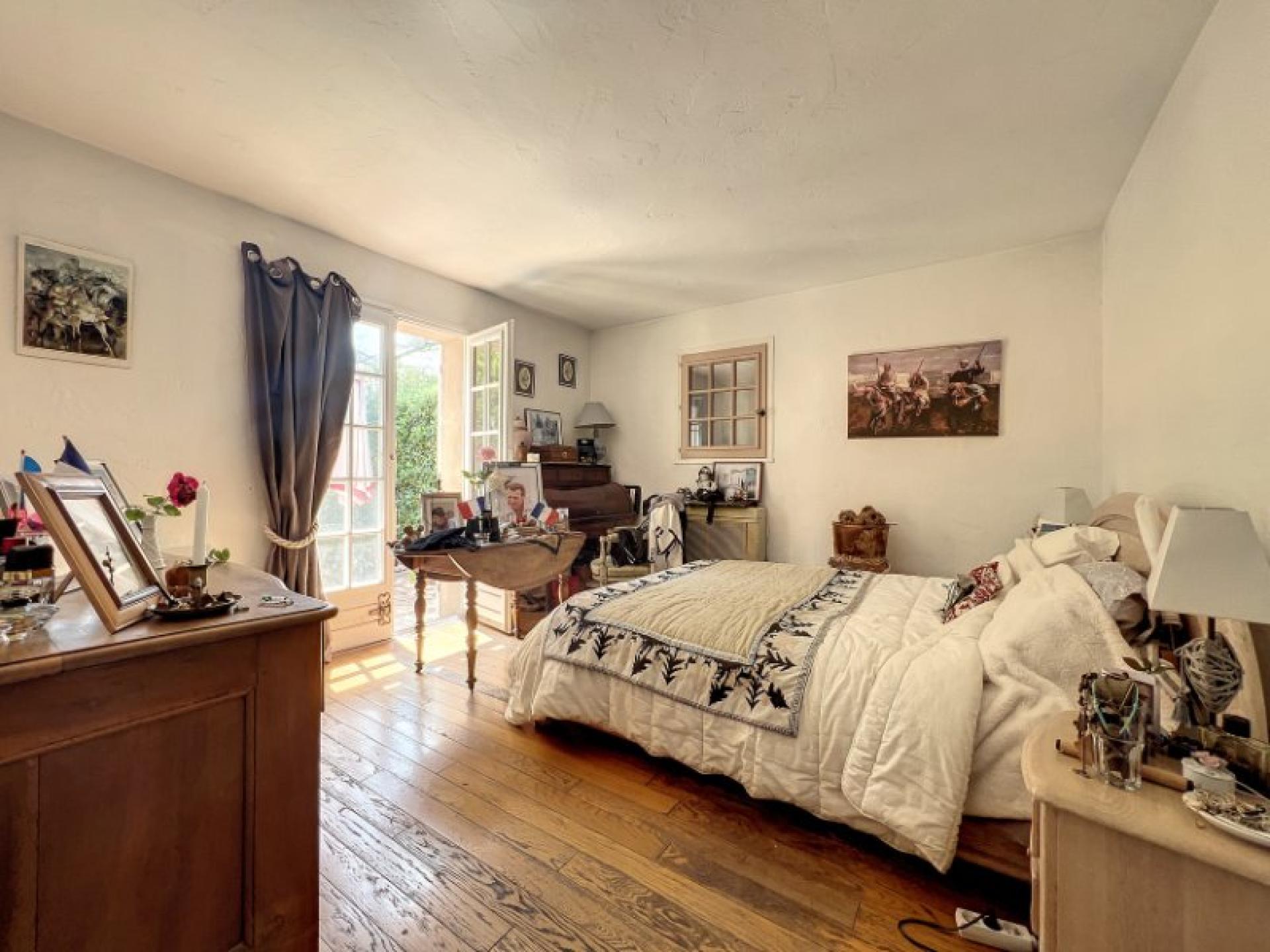 Photo 5 of the listing.