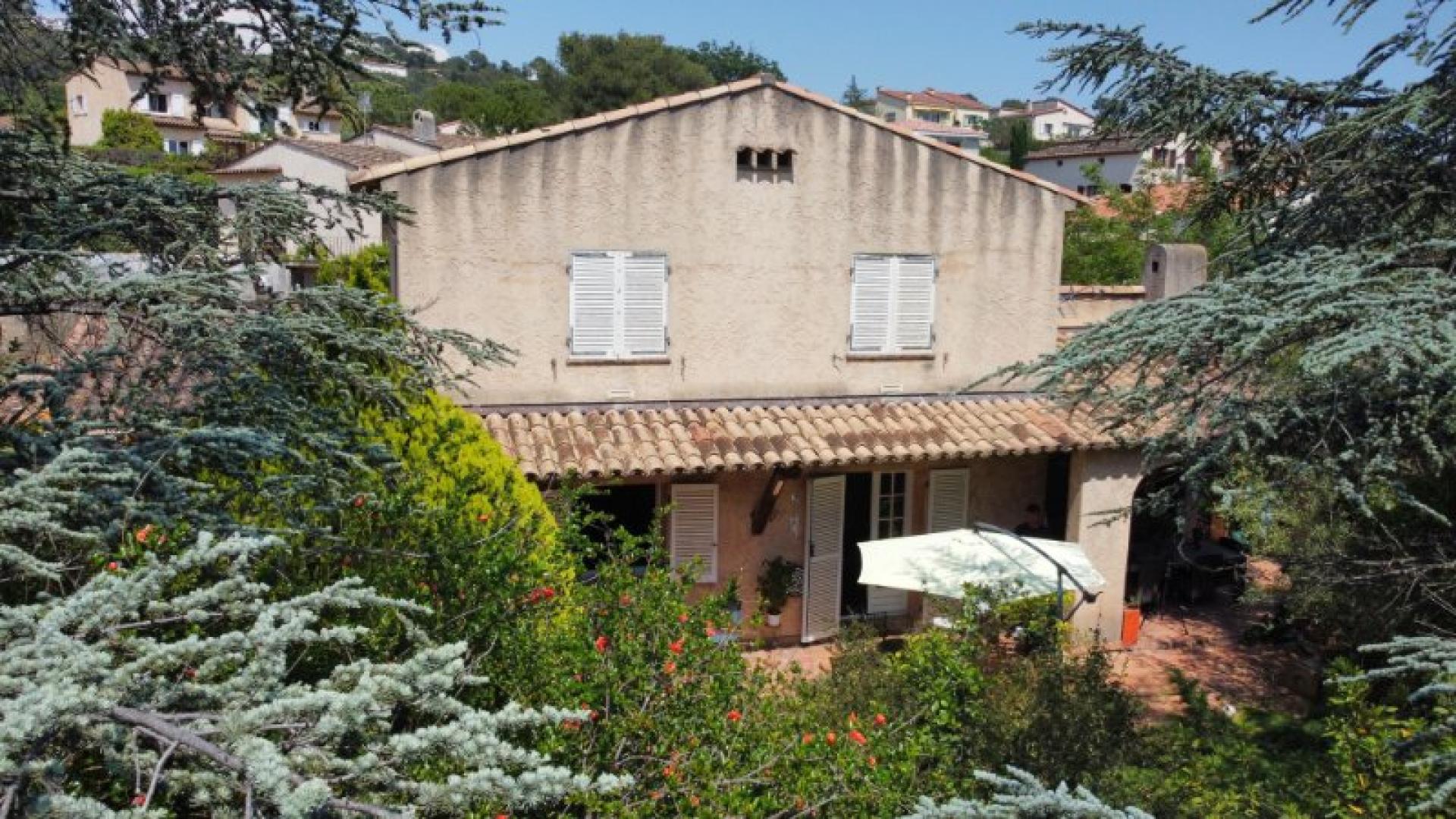 Photo 13 of the listing.