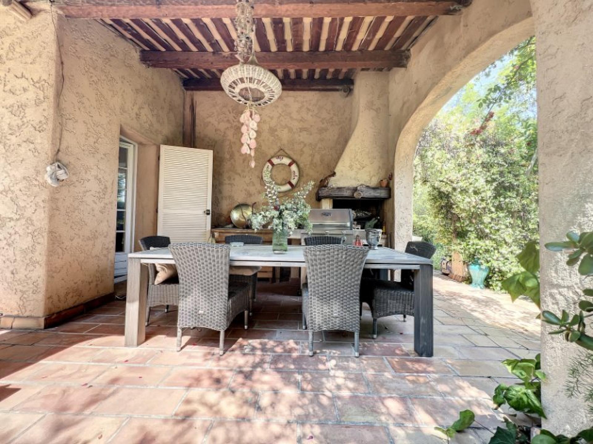 Photo 8 of the listing.