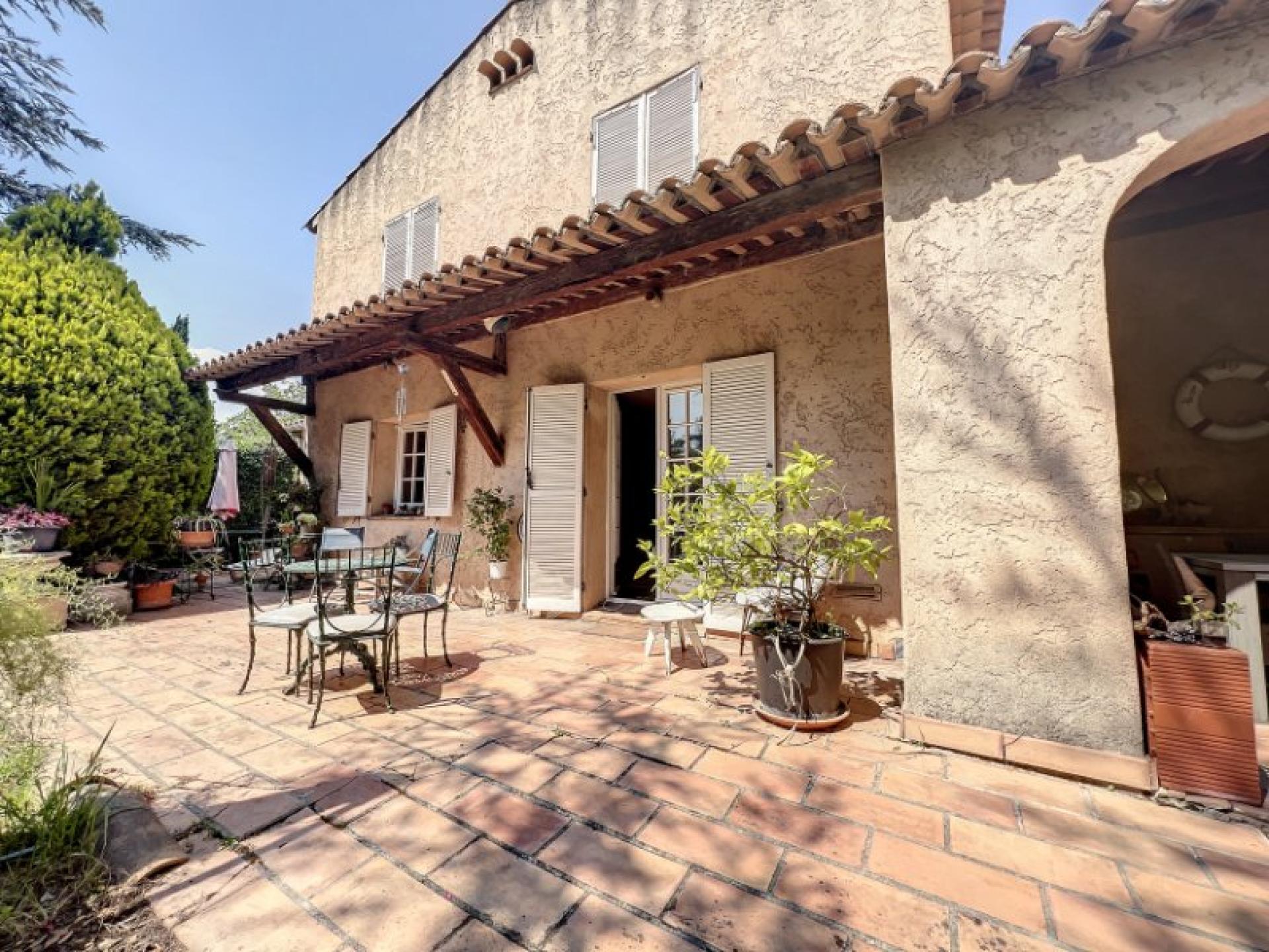 Photo 4 of the listing.