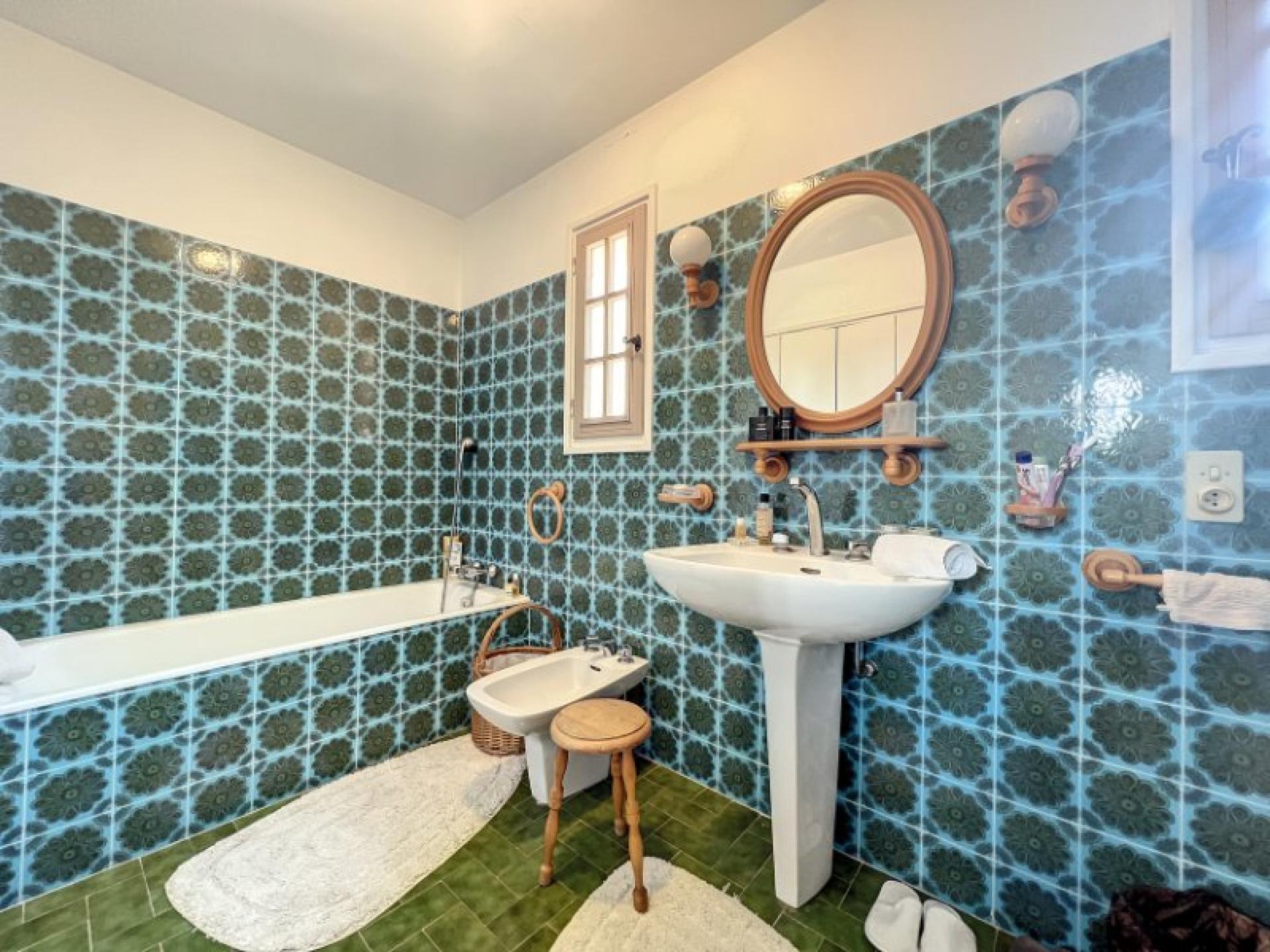 Photo 6 of the listing.