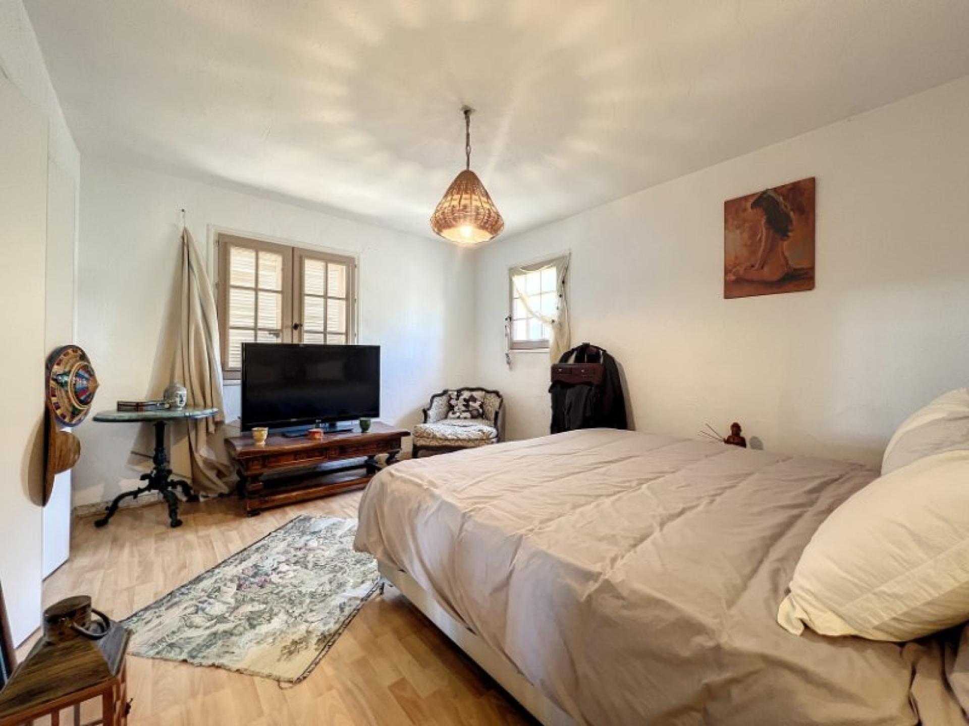 Photo 10 of the listing.