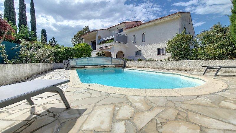 Photo 2 of the listing.