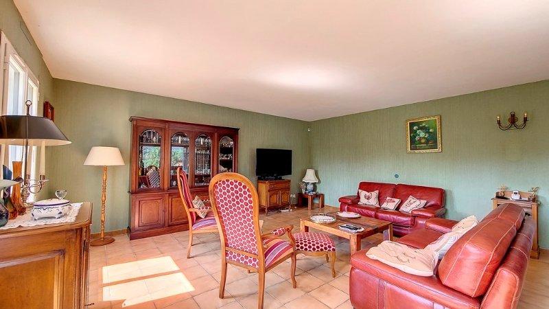 Photo 6 of the listing.