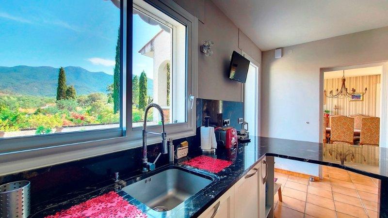 Photo 10 of the listing.