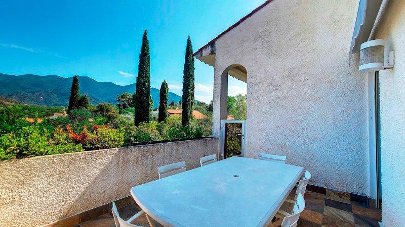 Photo 11 of the listing.