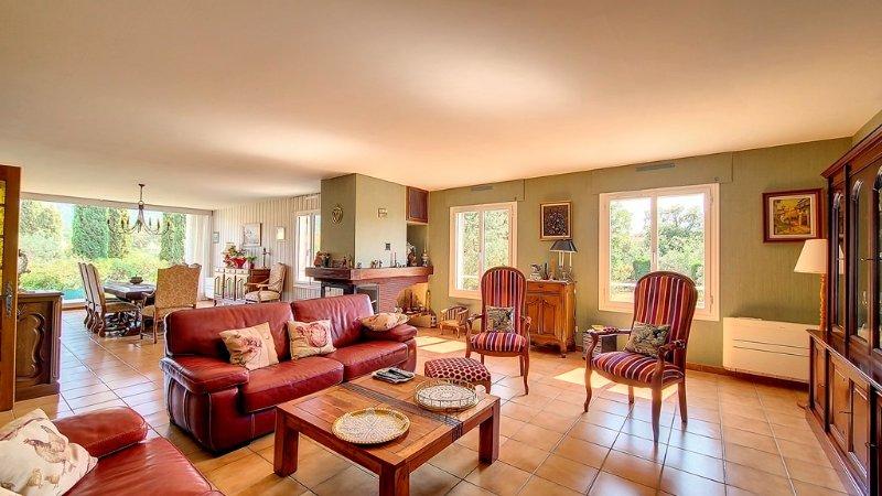 Photo 4 of the listing.