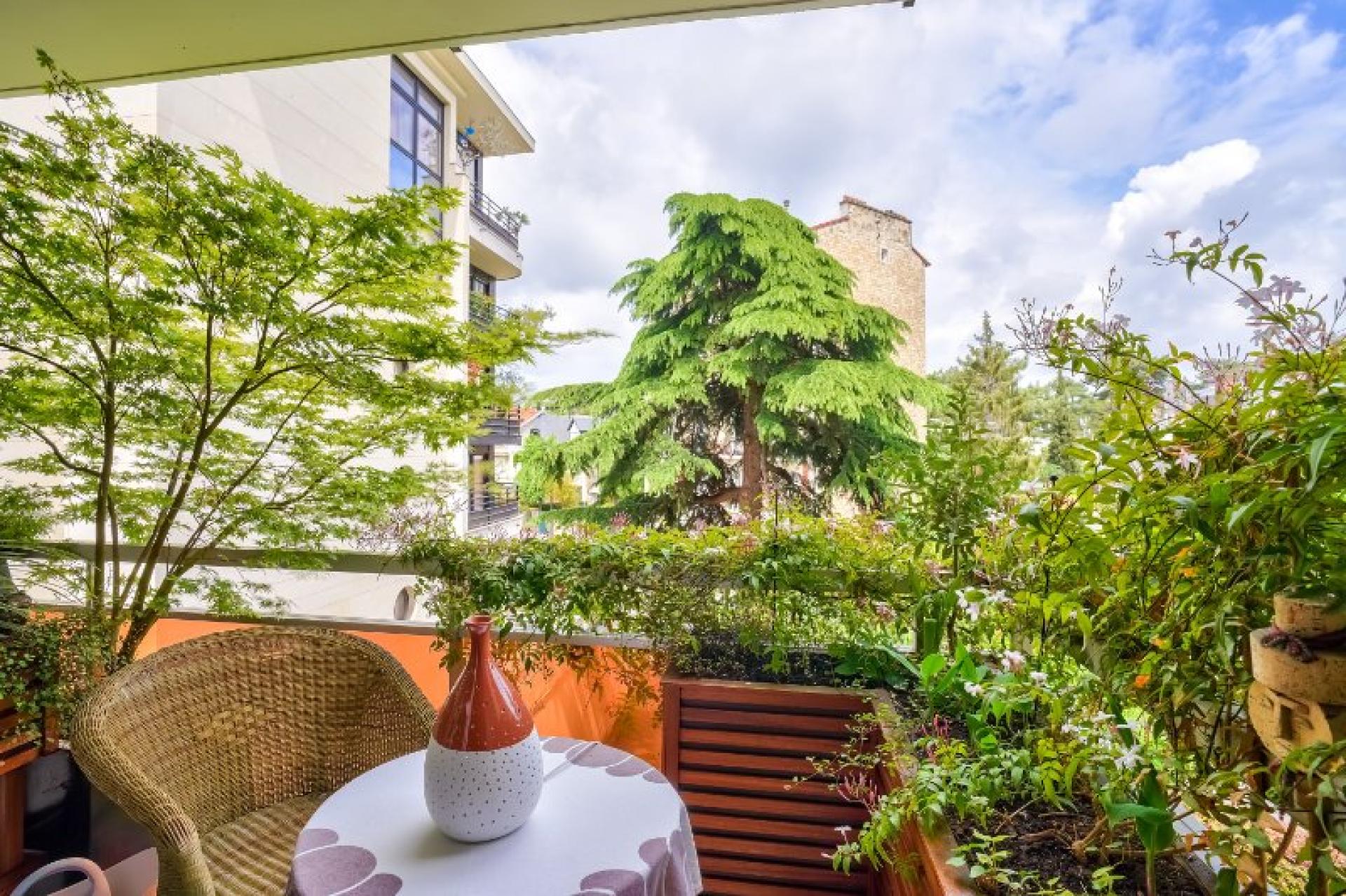 Photo 2 of the listing.