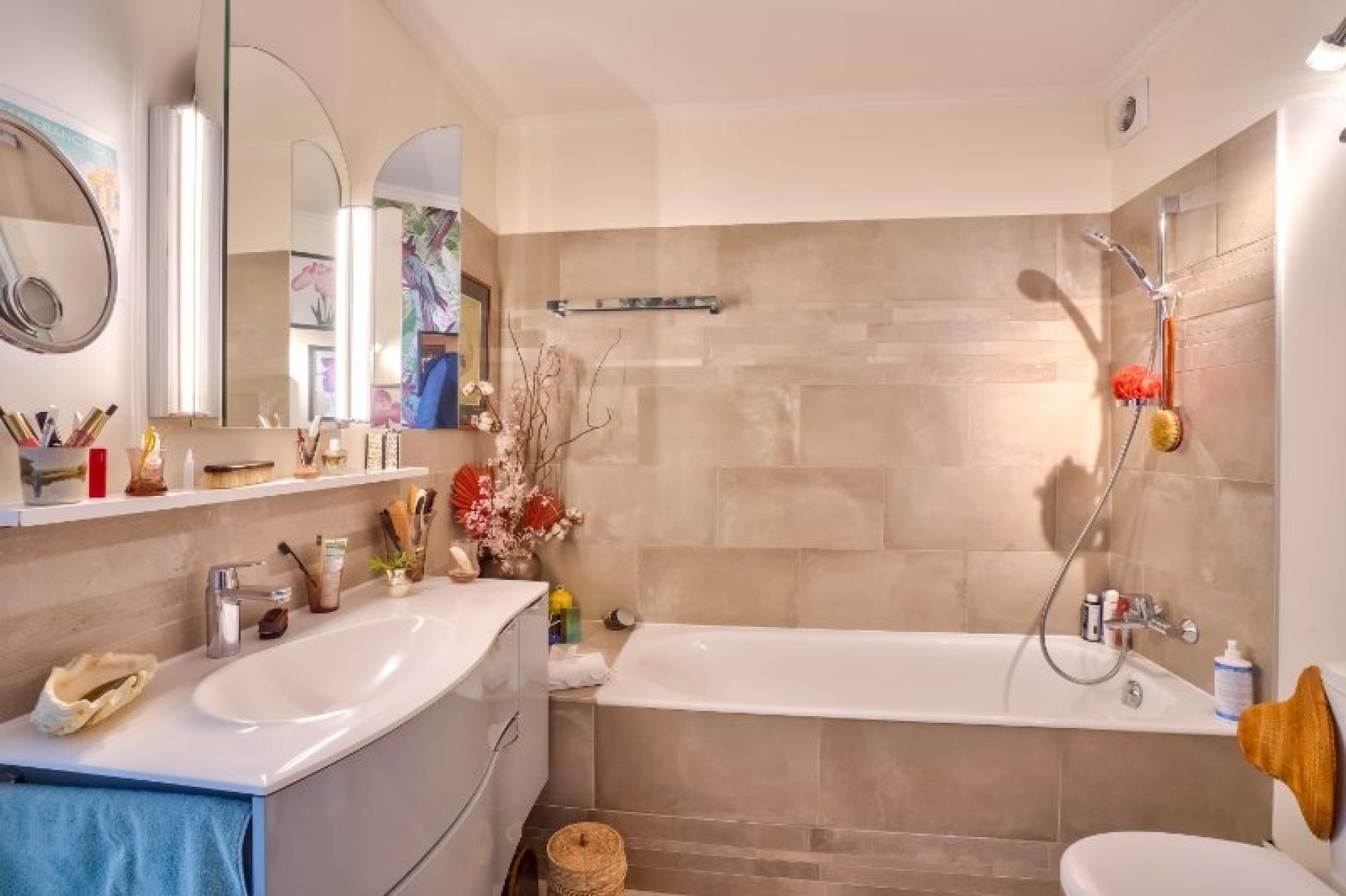 Photo 10 of the listing.