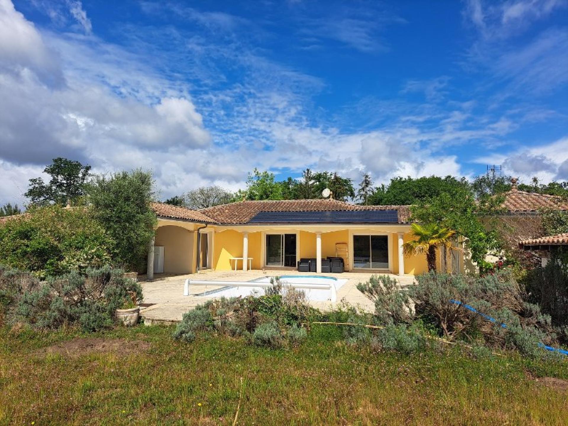 Photo 11 of the listing.