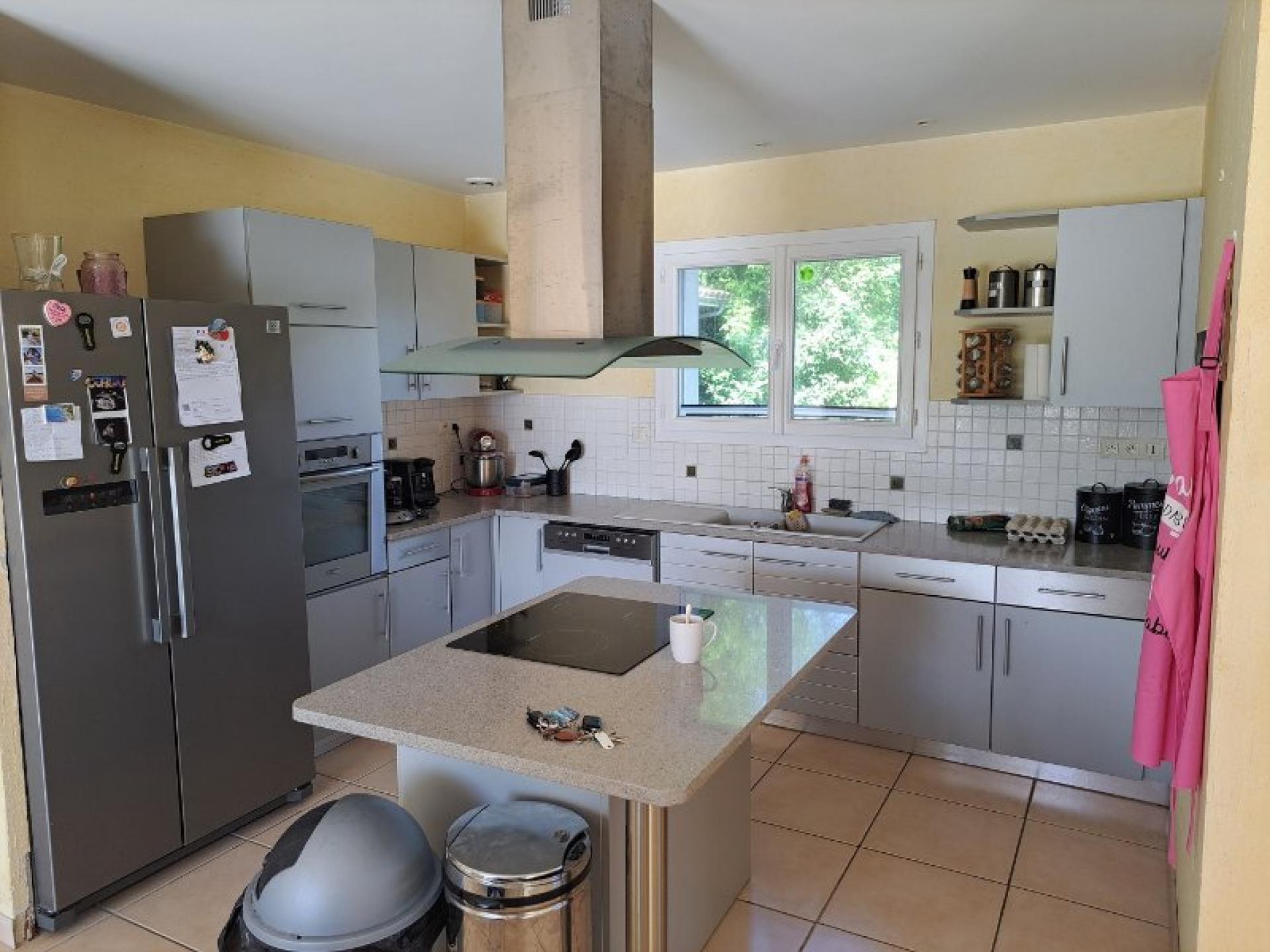 Photo 14 of the listing.