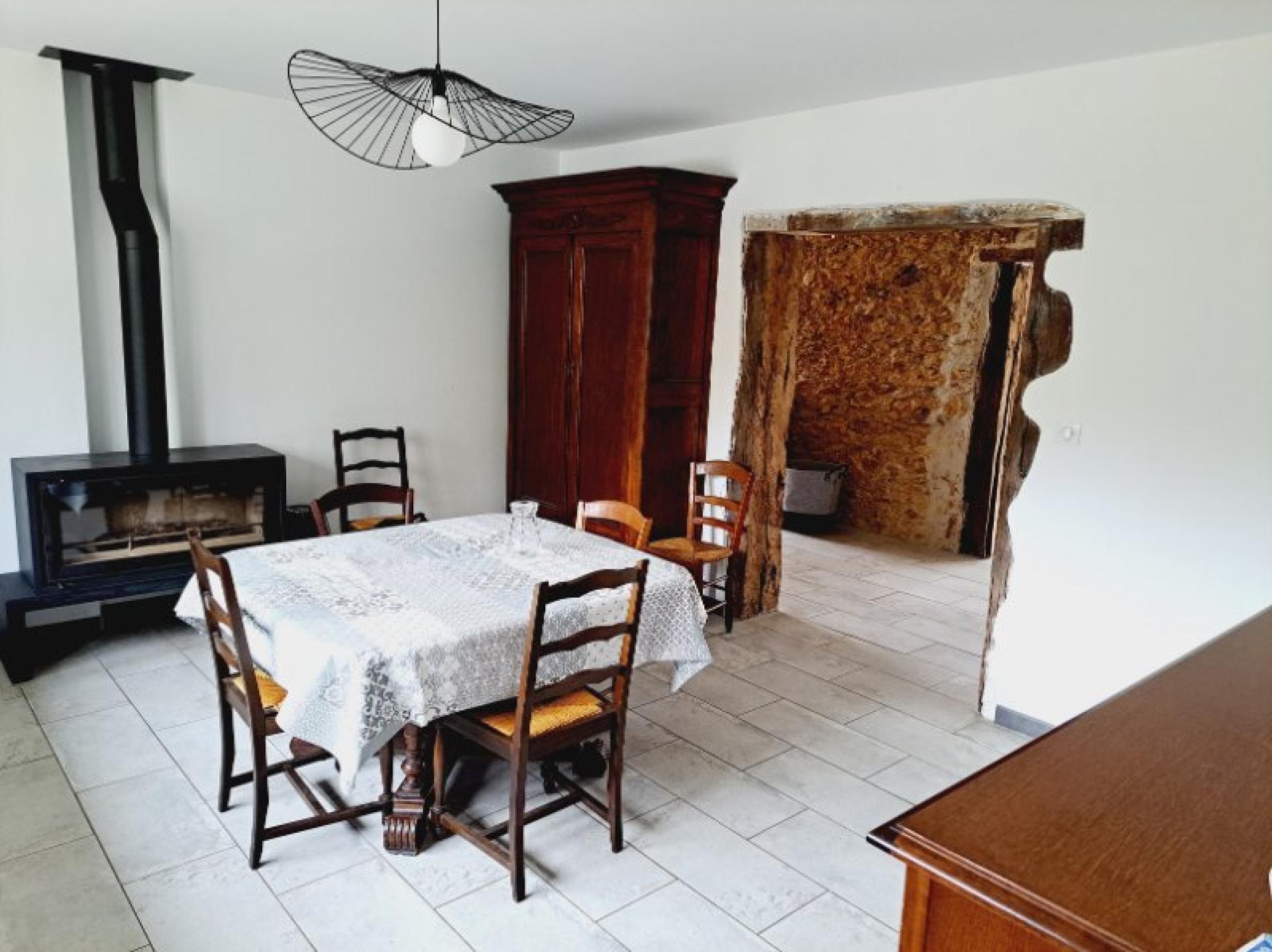 Photo 4 of the listing.