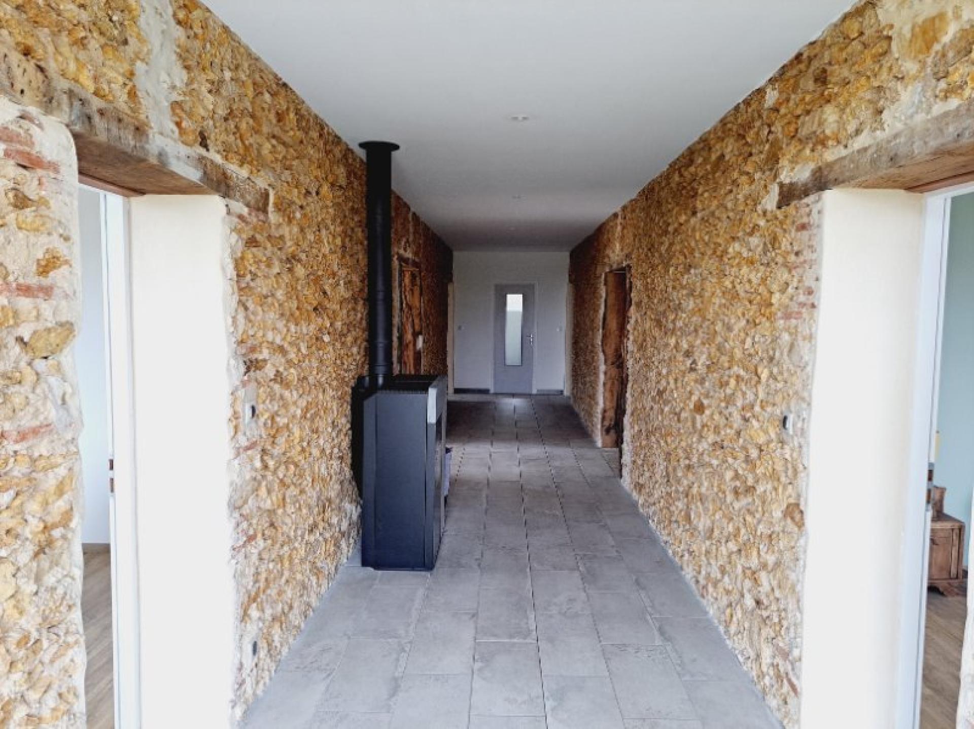 Photo 5 of the listing.