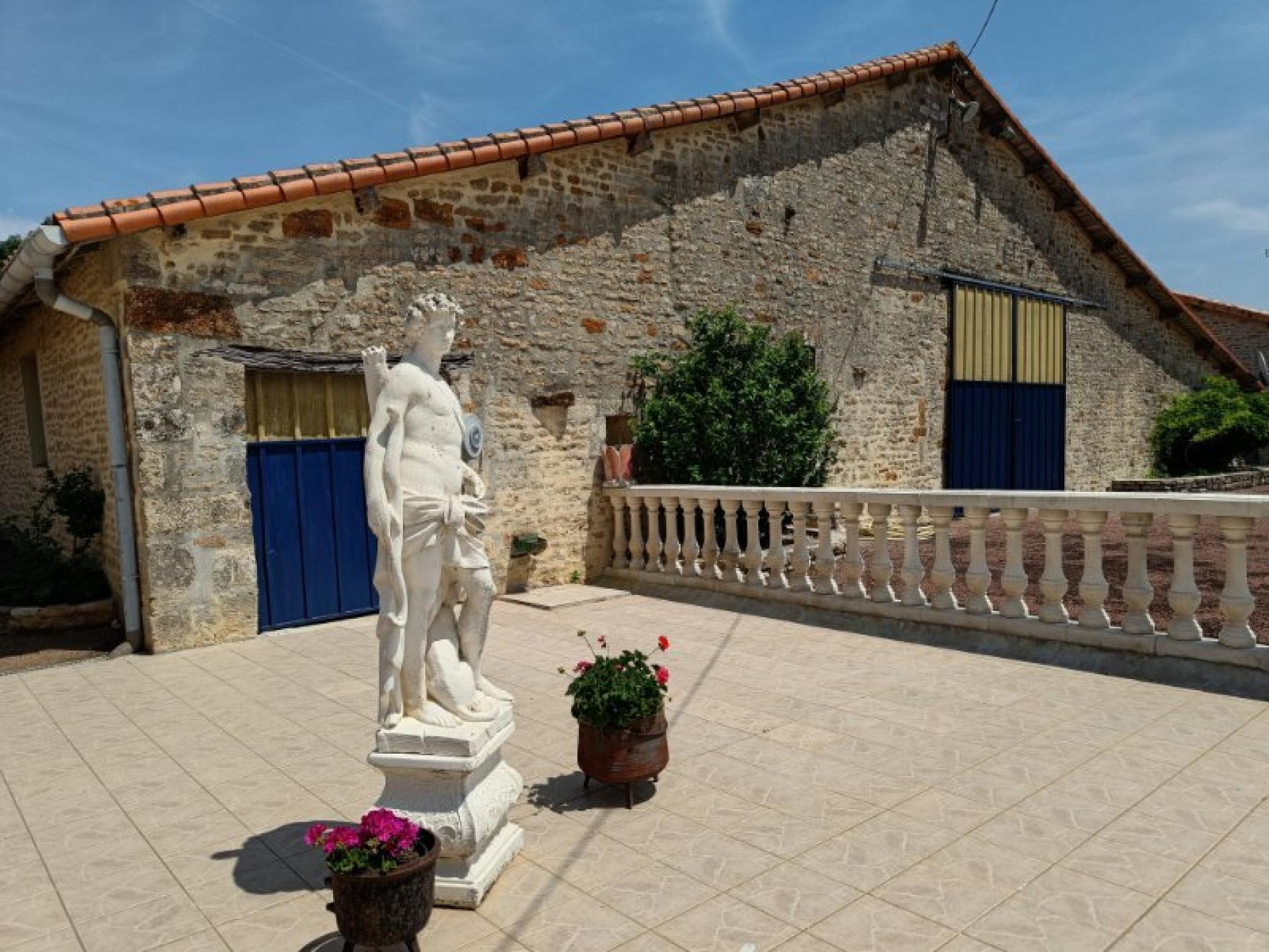 Photo 5 of the listing.