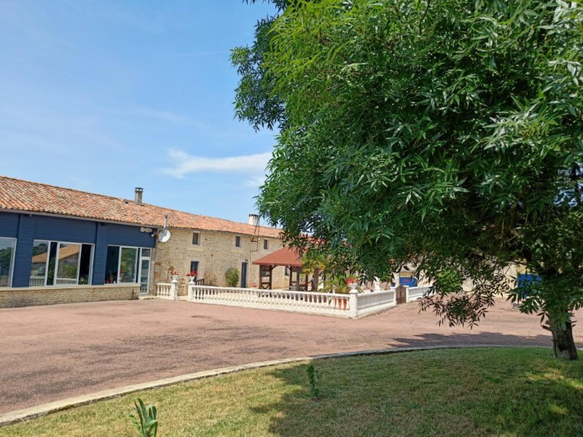 Photo 2 of the listing.