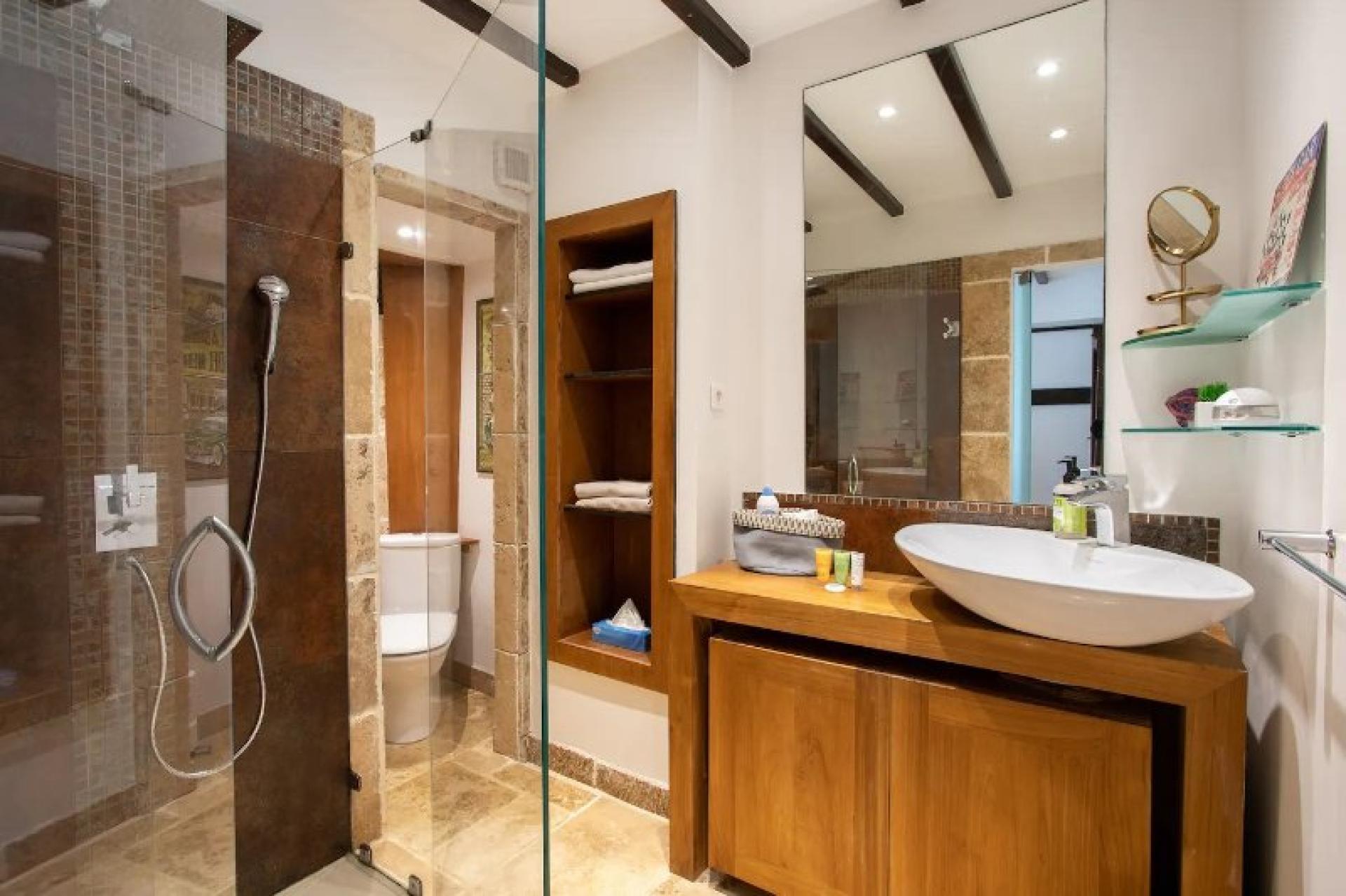 Photo 10 of the listing.