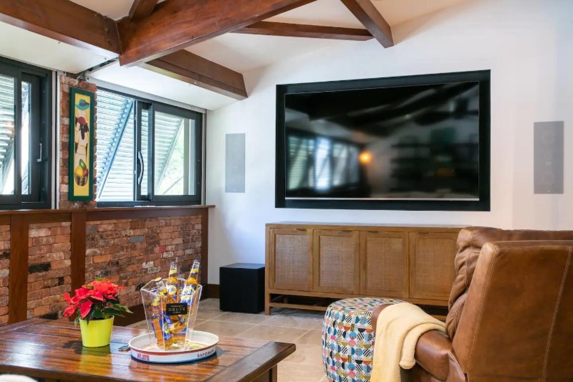 Photo 7 of the listing.