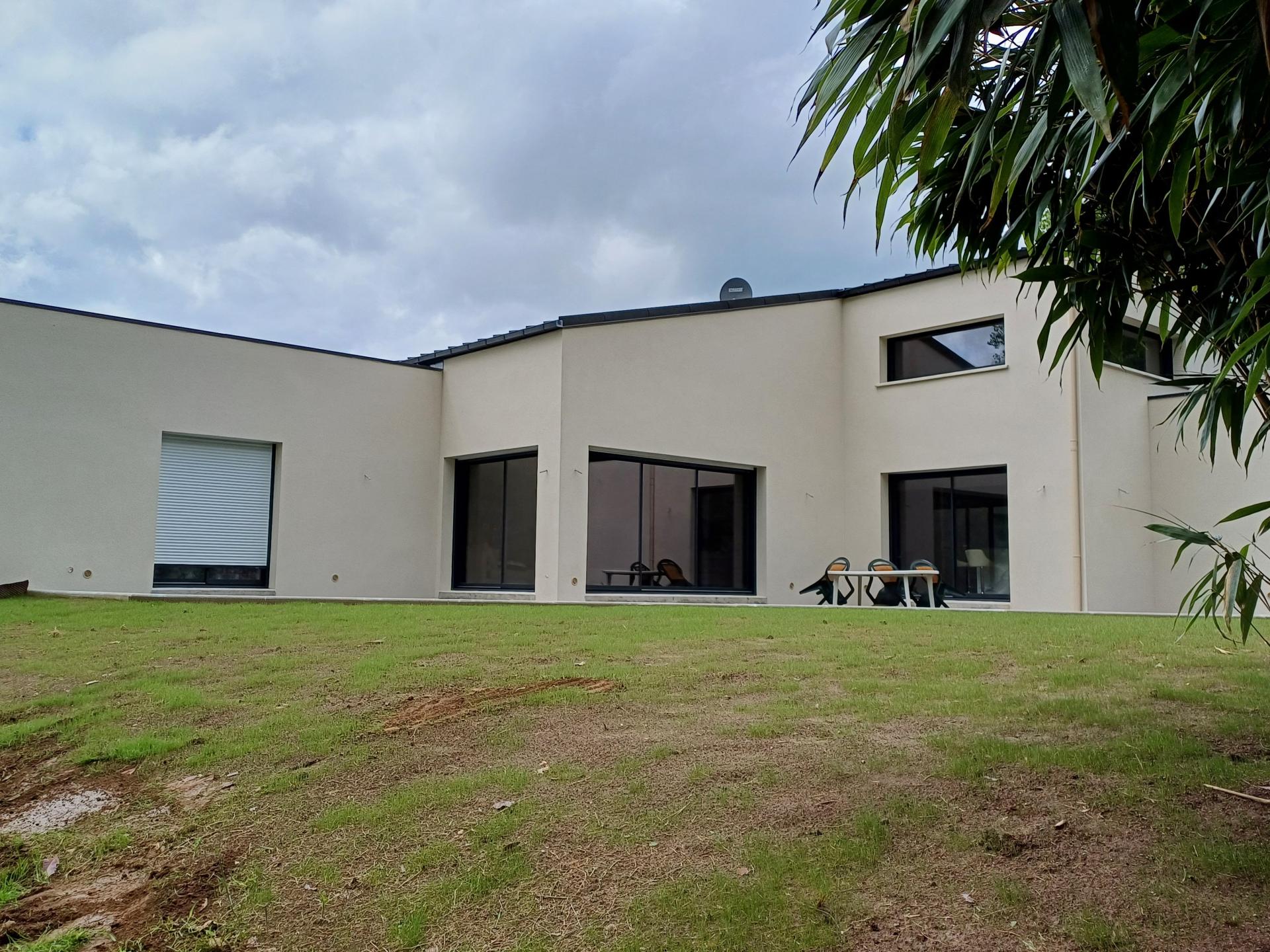 Photo 3 of the listing.