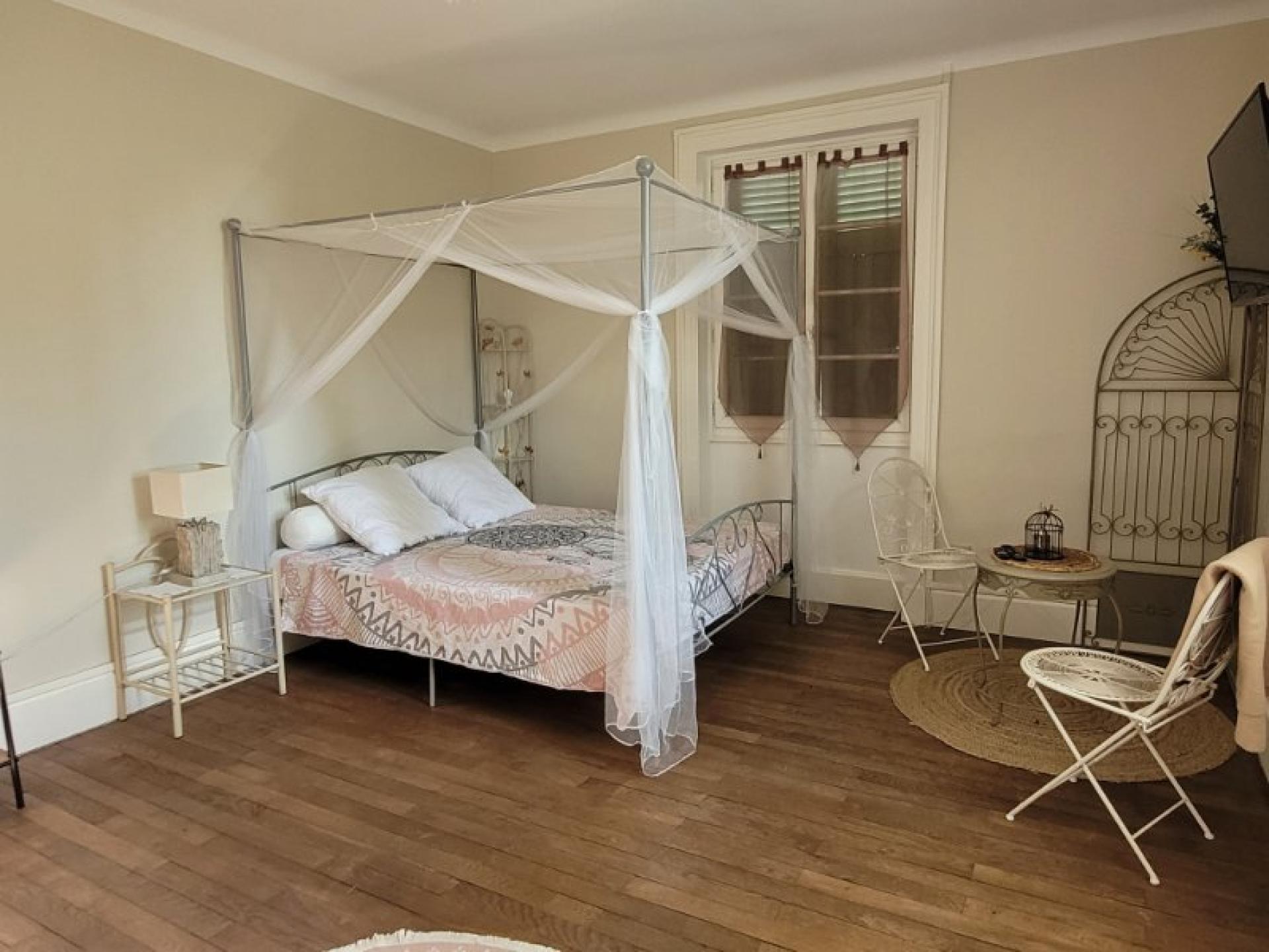 Photo 6 of the listing.