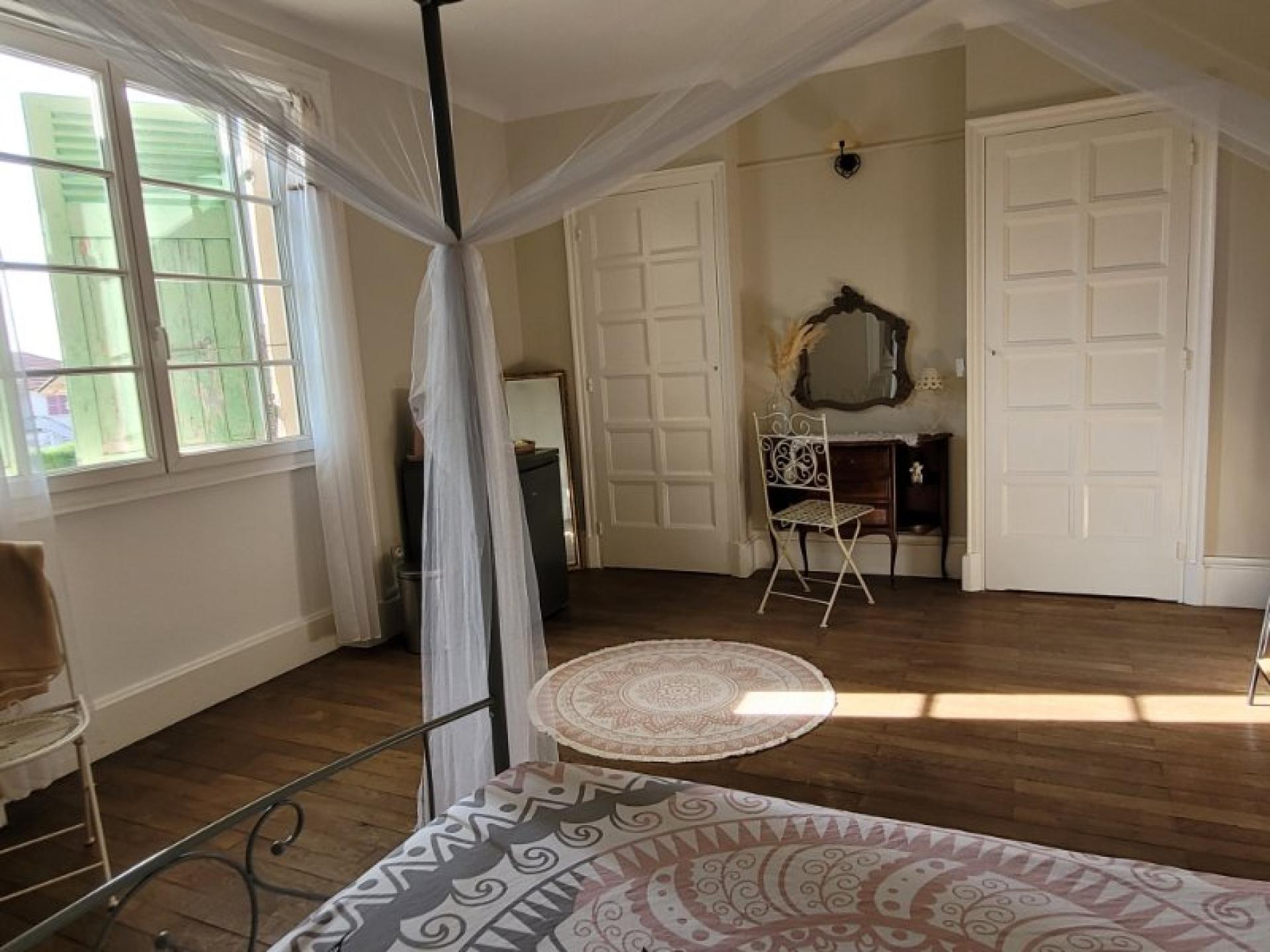 Photo 10 of the listing.