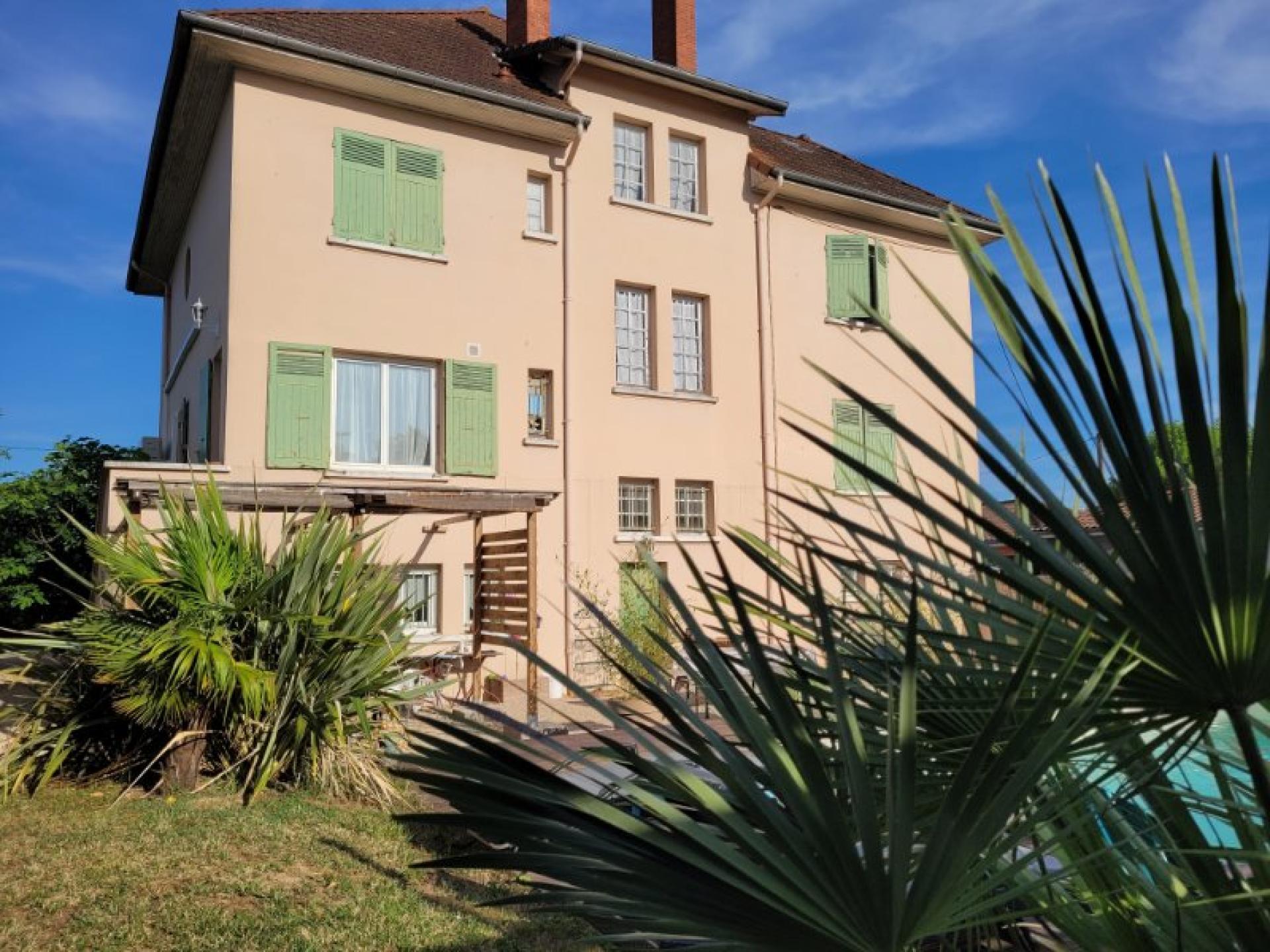 Photo 5 of the listing.