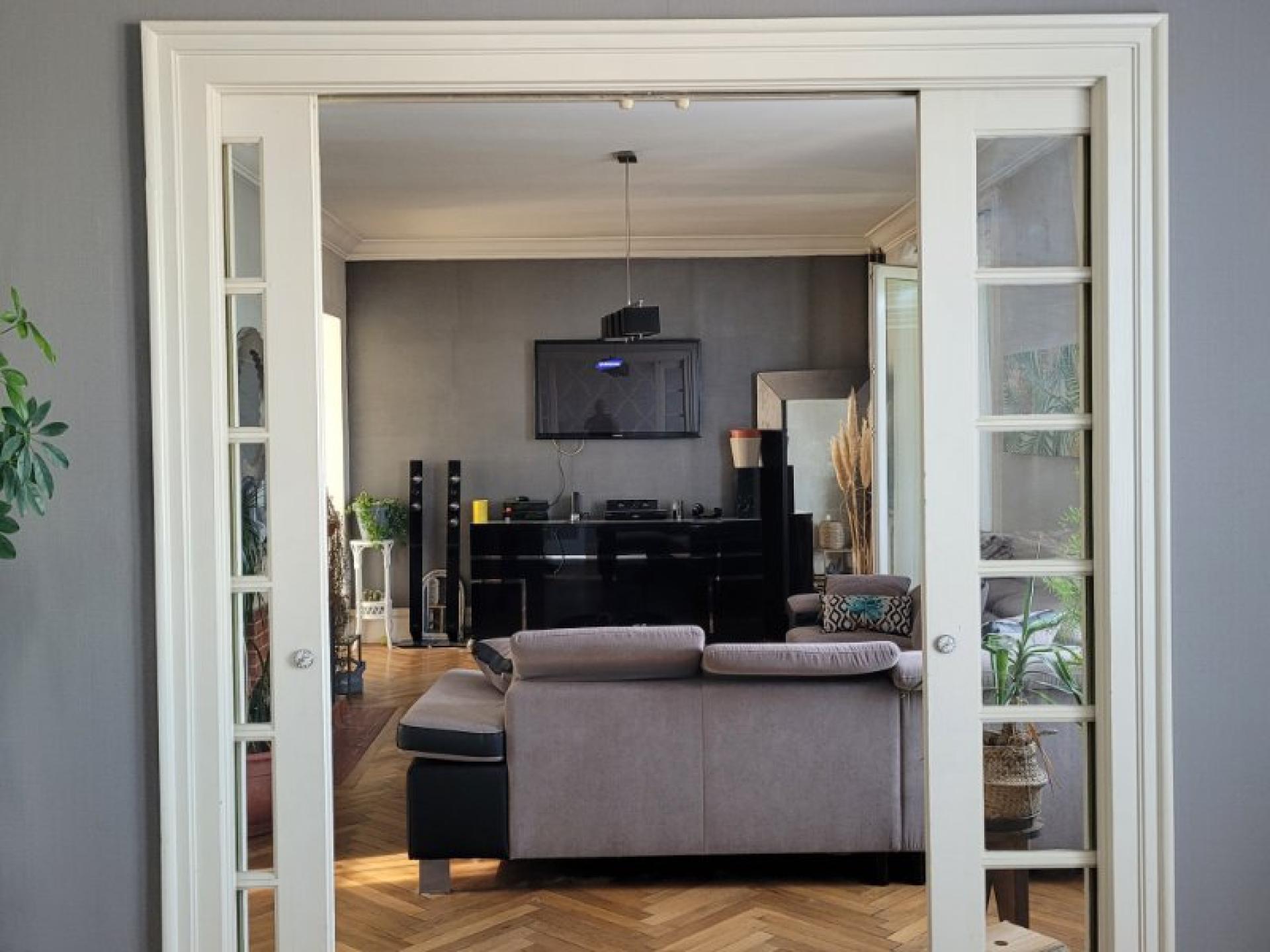 Photo 2 of the listing.