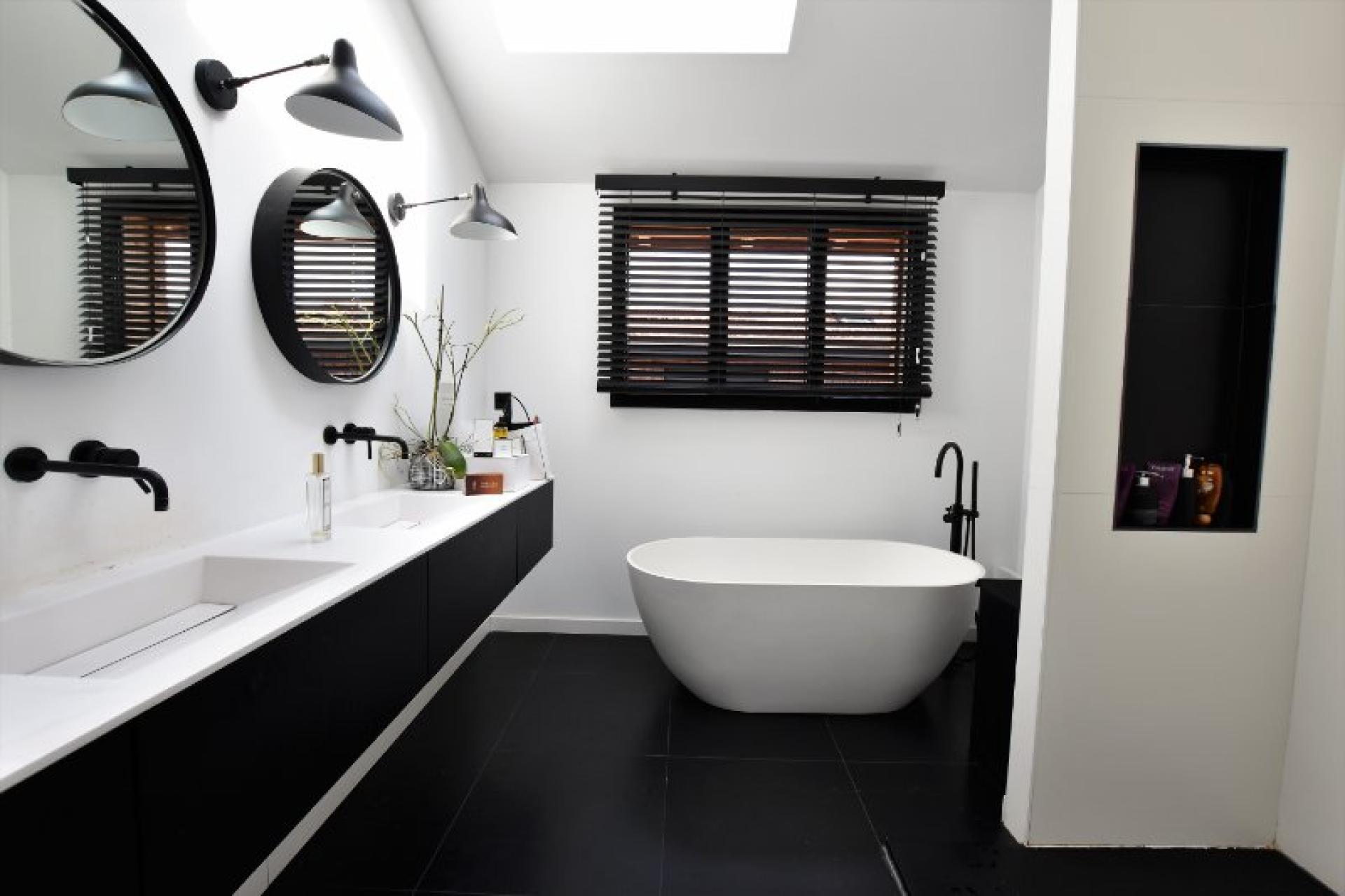 Photo 5 of the listing.