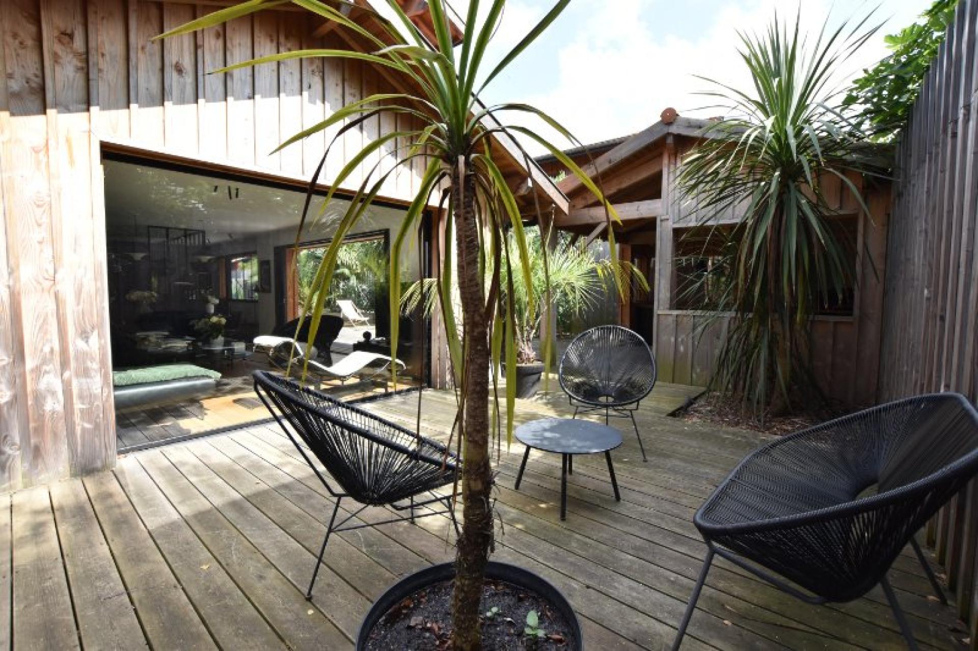 Photo 2 of the listing.