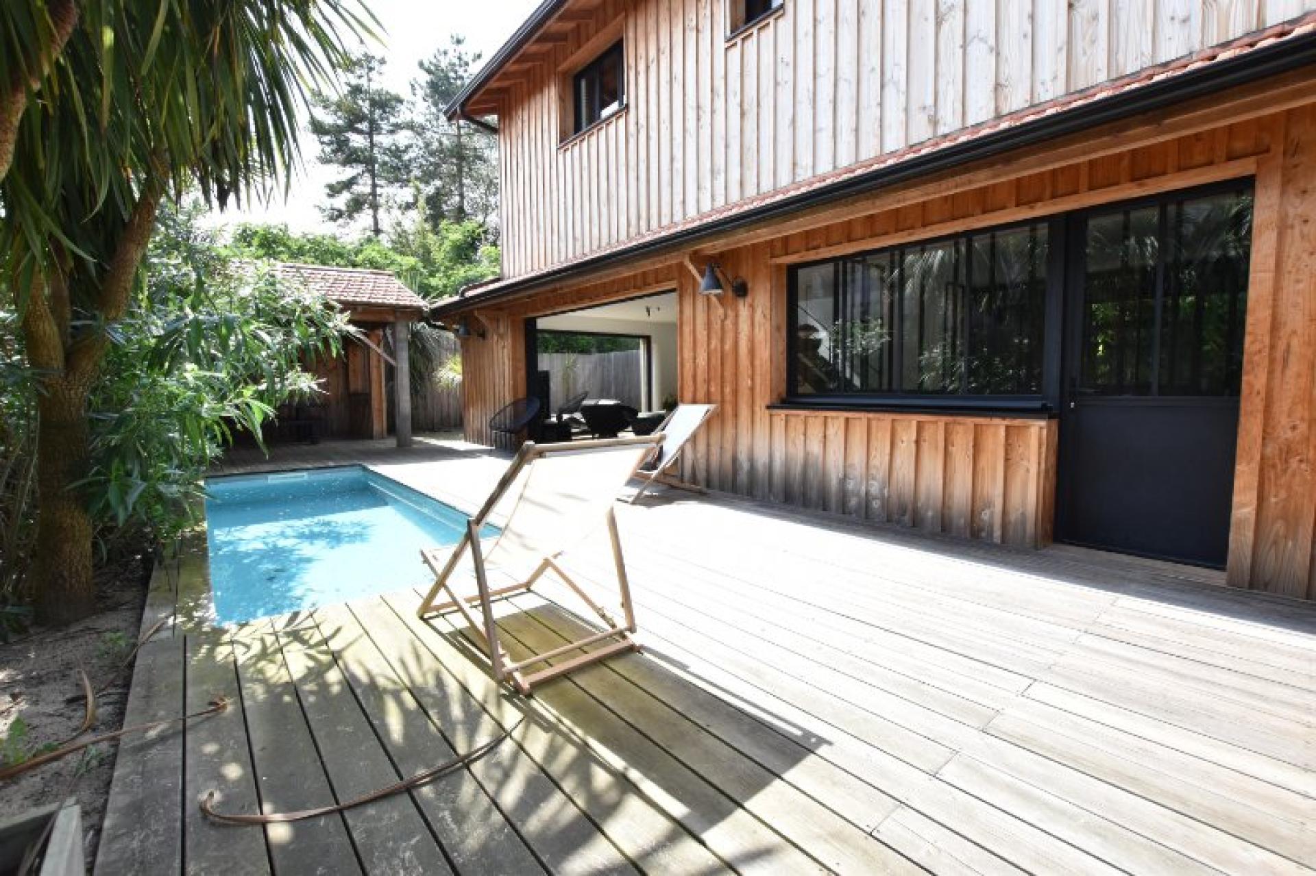 Photo 8 of the listing.