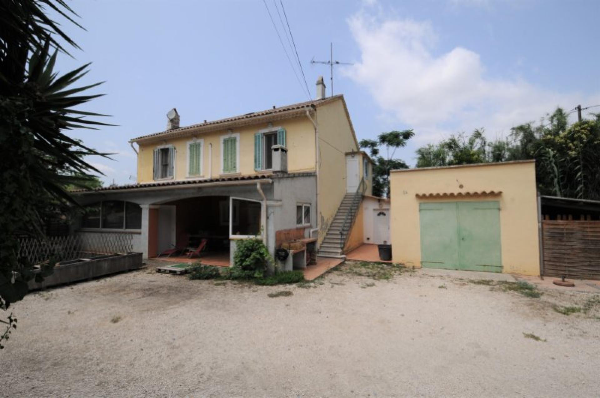 Photo 5 of the listing.