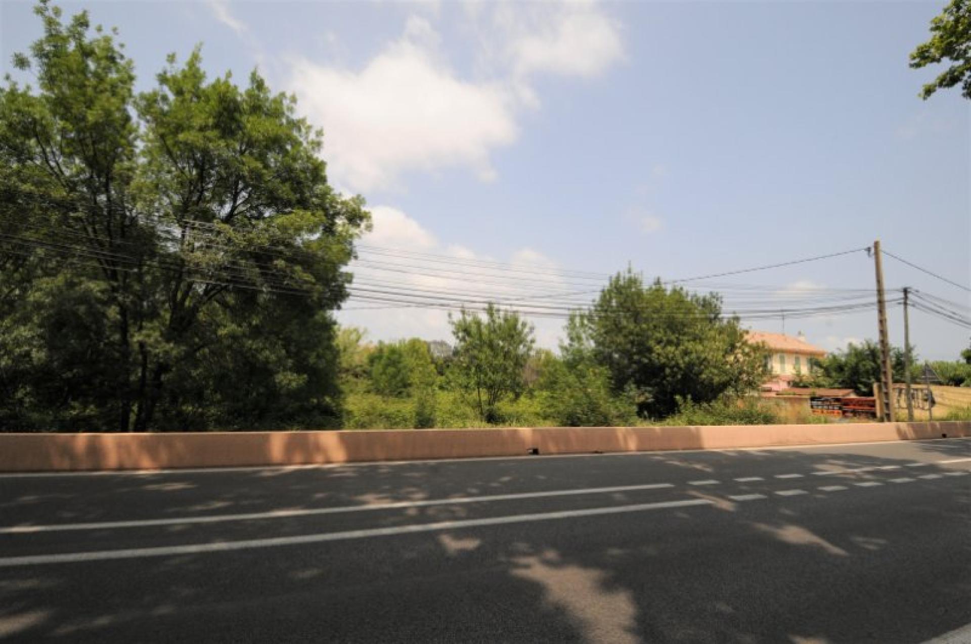 Photo 7 of the listing.