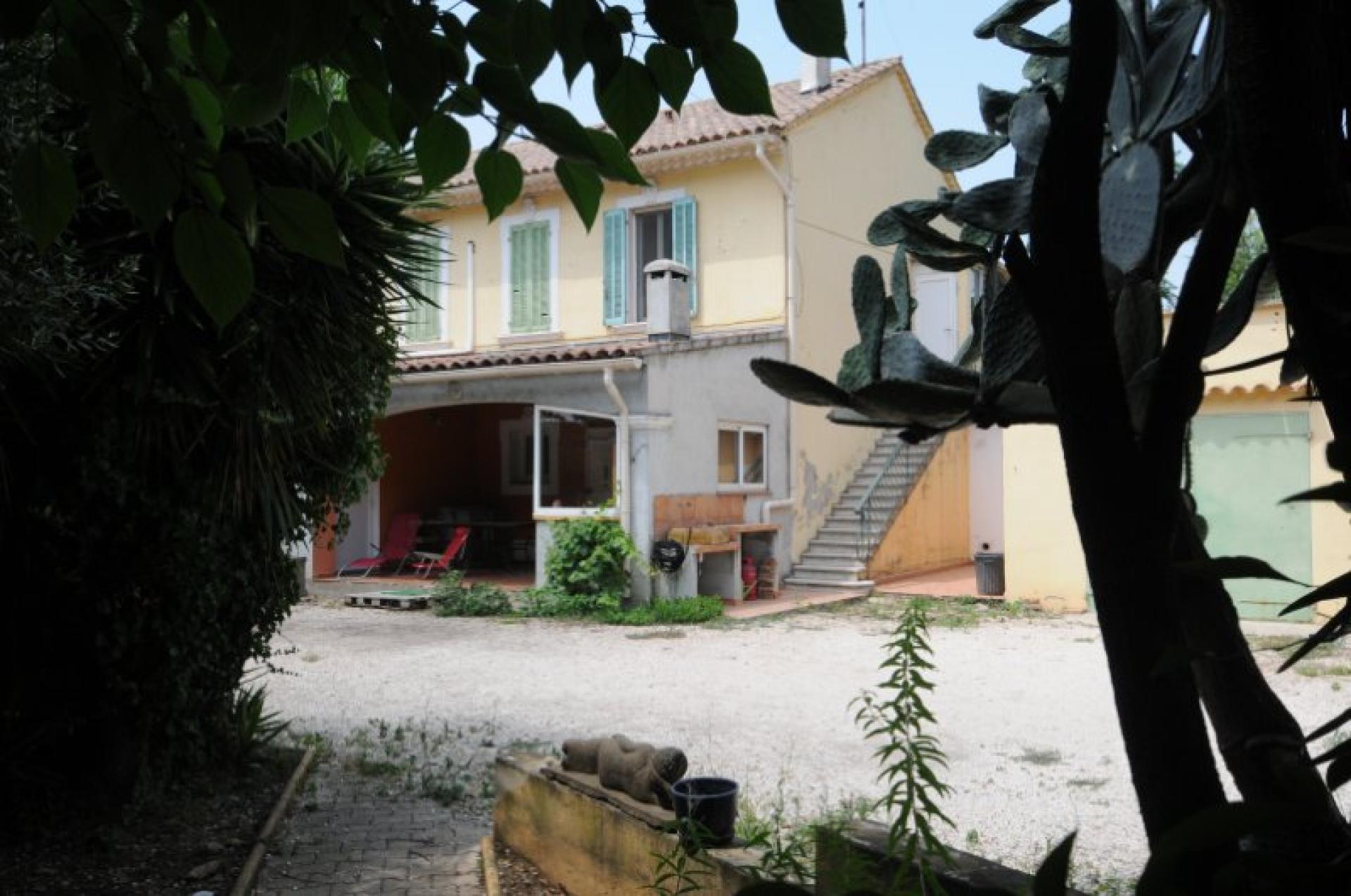 Photo 6 of the listing.