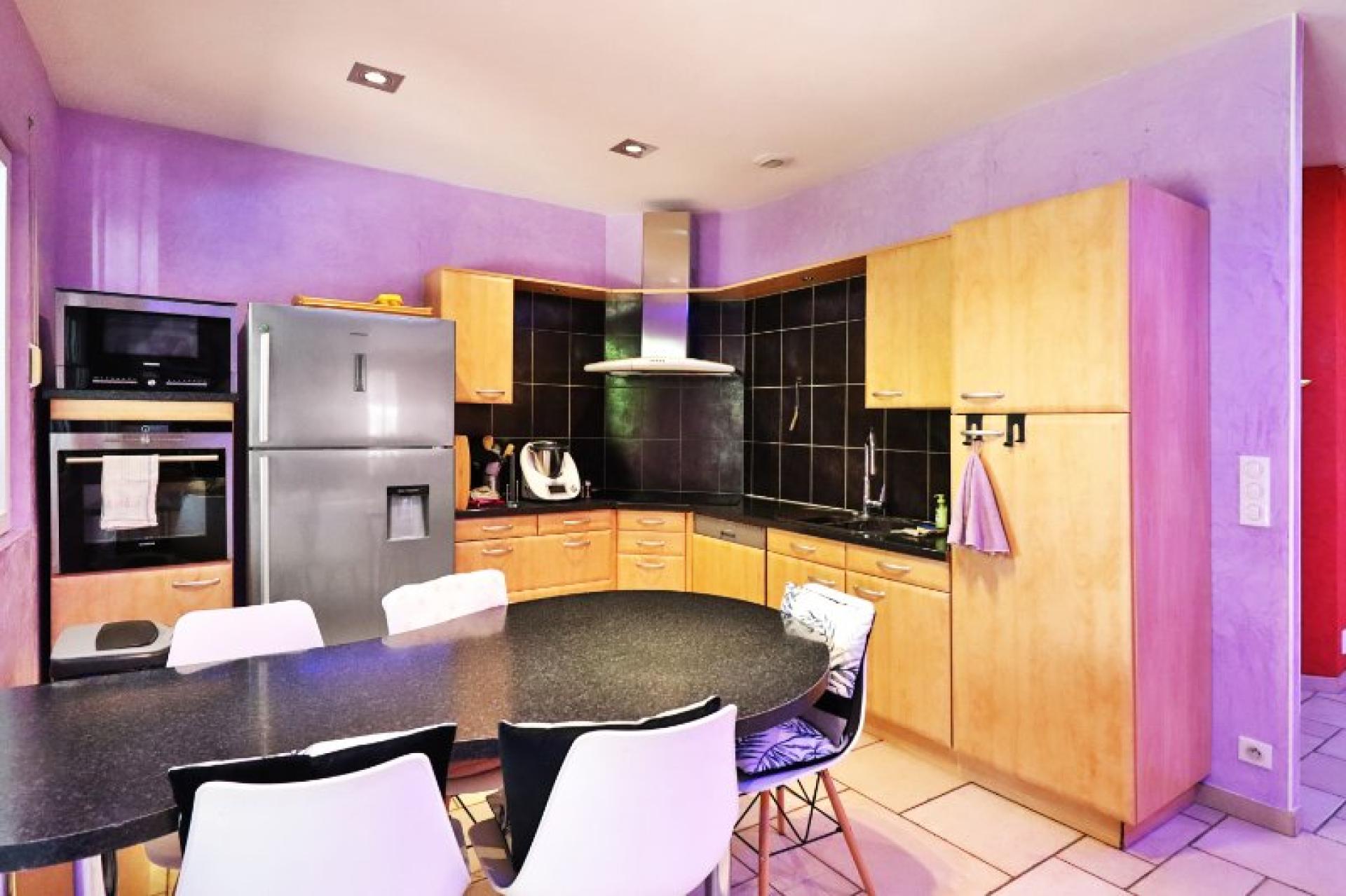 Photo 10 of the listing.