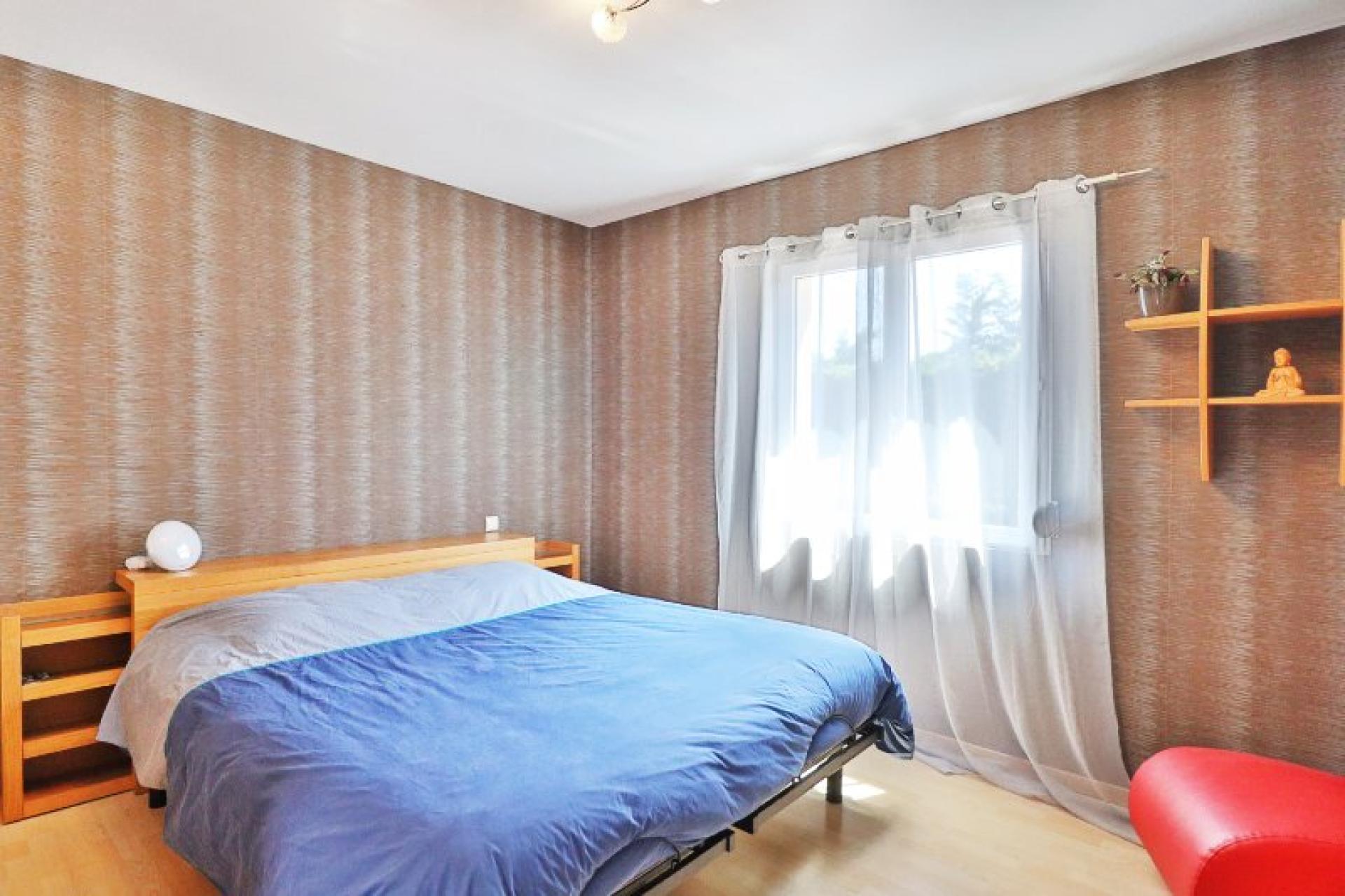 Photo 13 of the listing.